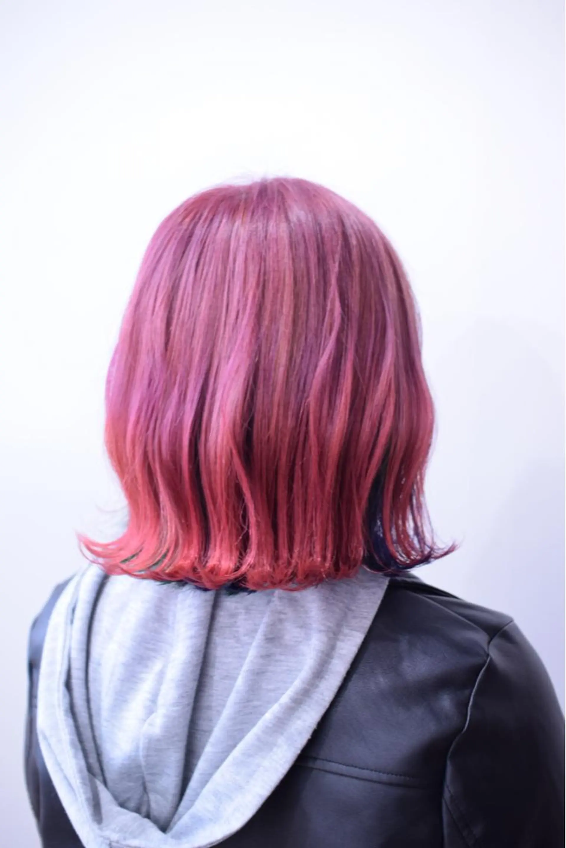 カラー グラデーションカラー ピンクカラー レッドカラー デザインカラー 小西勇次のヘアスタイル