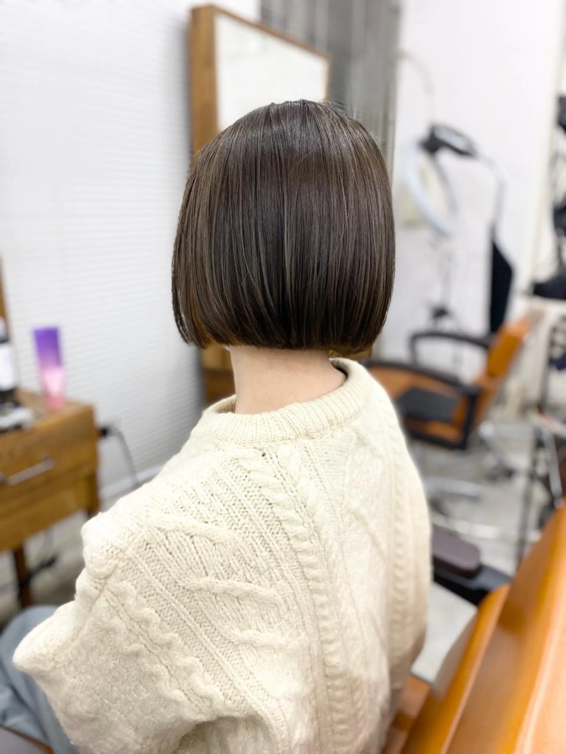 ショート カラー 切りっぱなしボブ ボブ オリーブ/アッシュ やわらか透明感カラーのヘアスタイル
