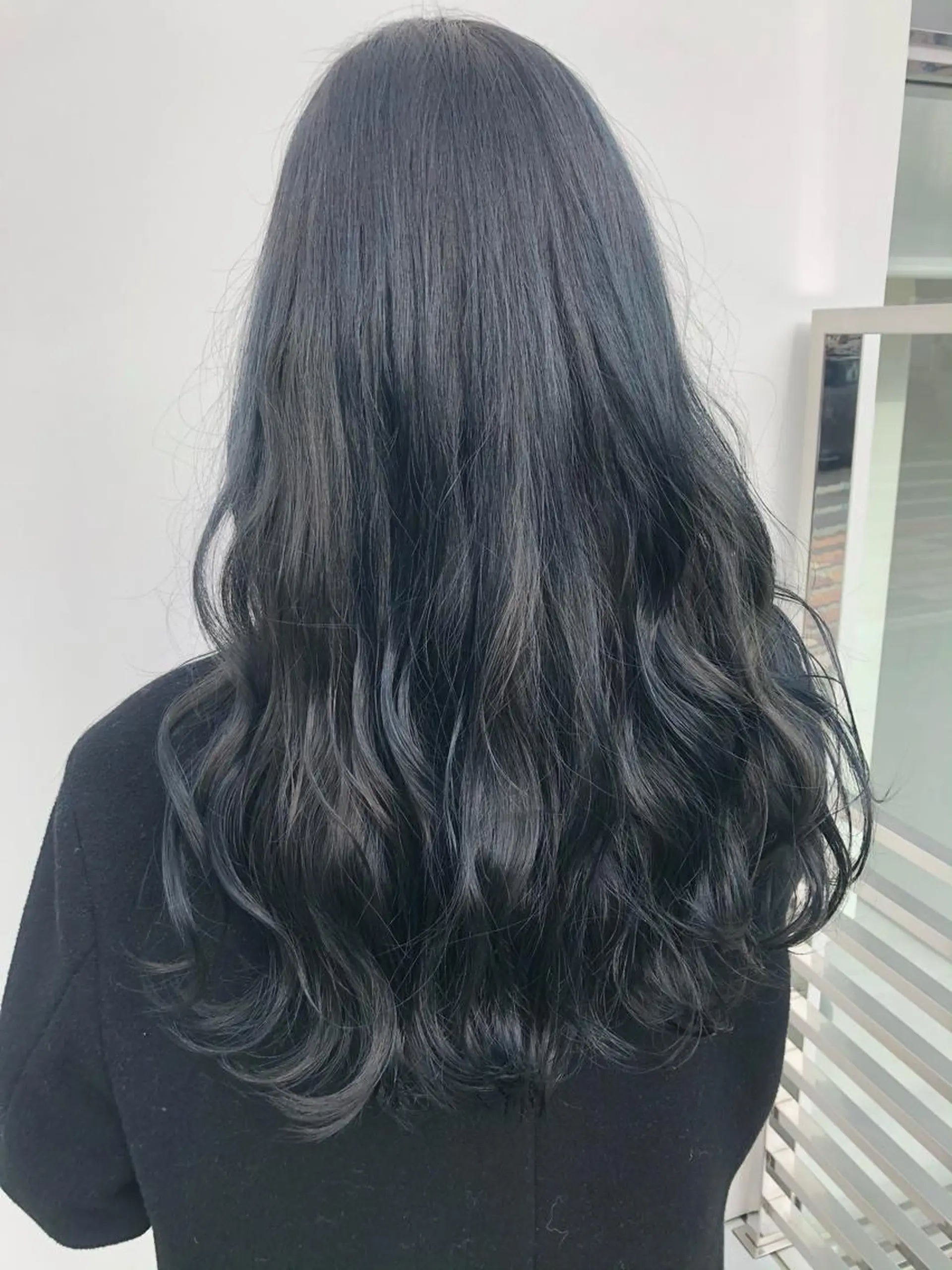ロング カラー ヘアアレンジ ブルーカラー ブルーグレー ブルーグレージュ グレージュ GO TODAY  SHAiRE SALON岡山所属・Sana/ 耳ツボ/インナーのヘアスタイル