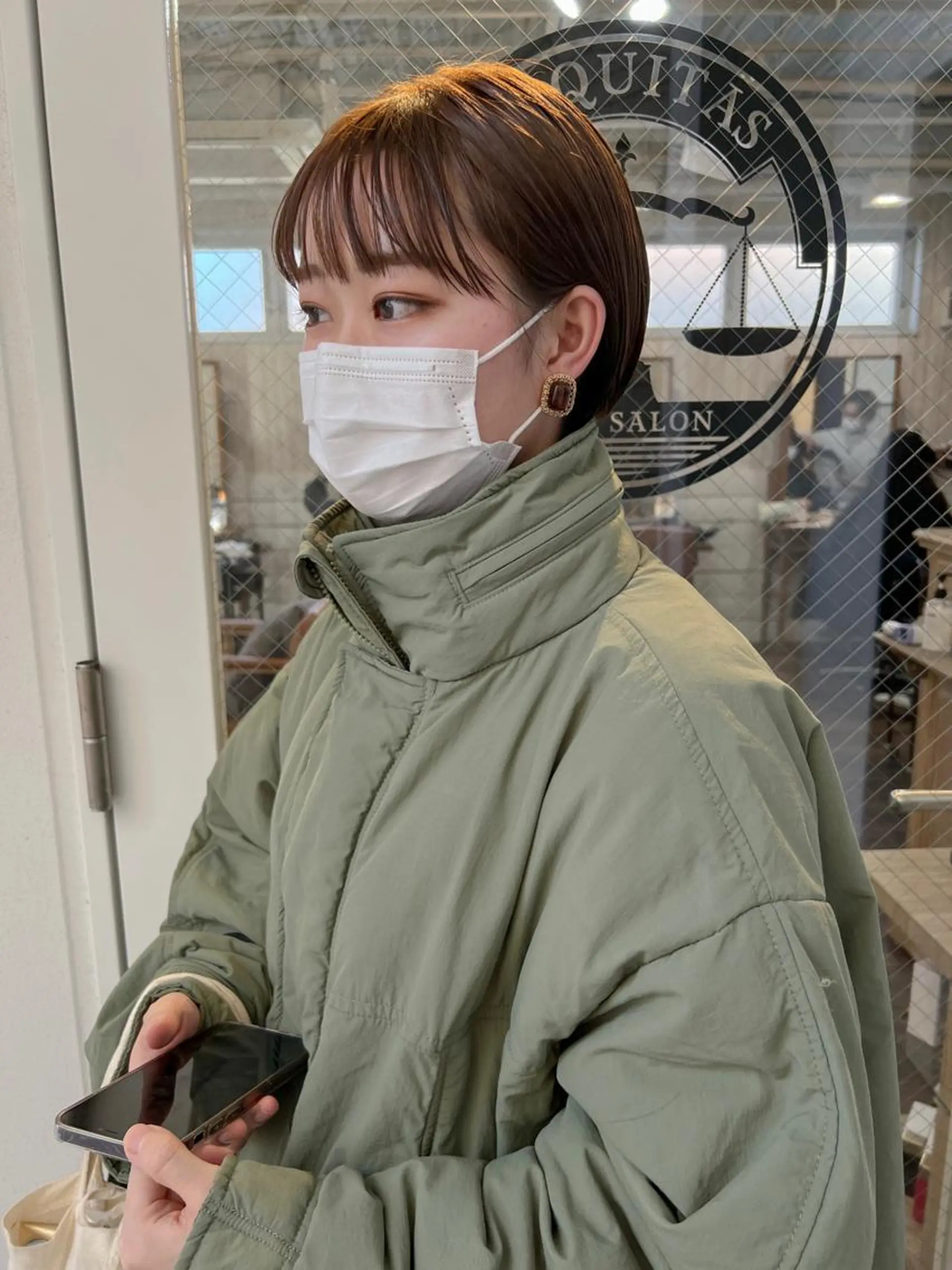 ショート カラー 切りっぱなしボブ ショートボブ ベージュカラー ブリーチ ケアブリーチ カット ヘアカラー トリートメント a moment(モーメント)所属・蔵前 デザインカット KOBAYASHIのヘアスタイル