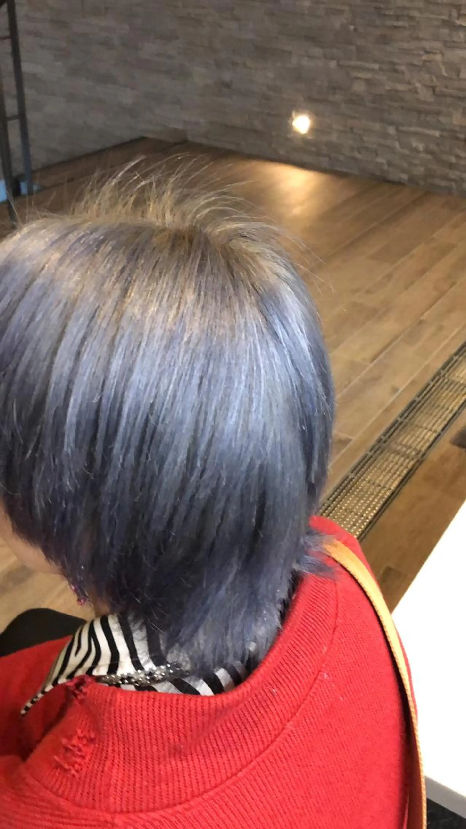 ミディアム カラー メンズ シルバー GIEN 末吉 海斗のヘアスタイル