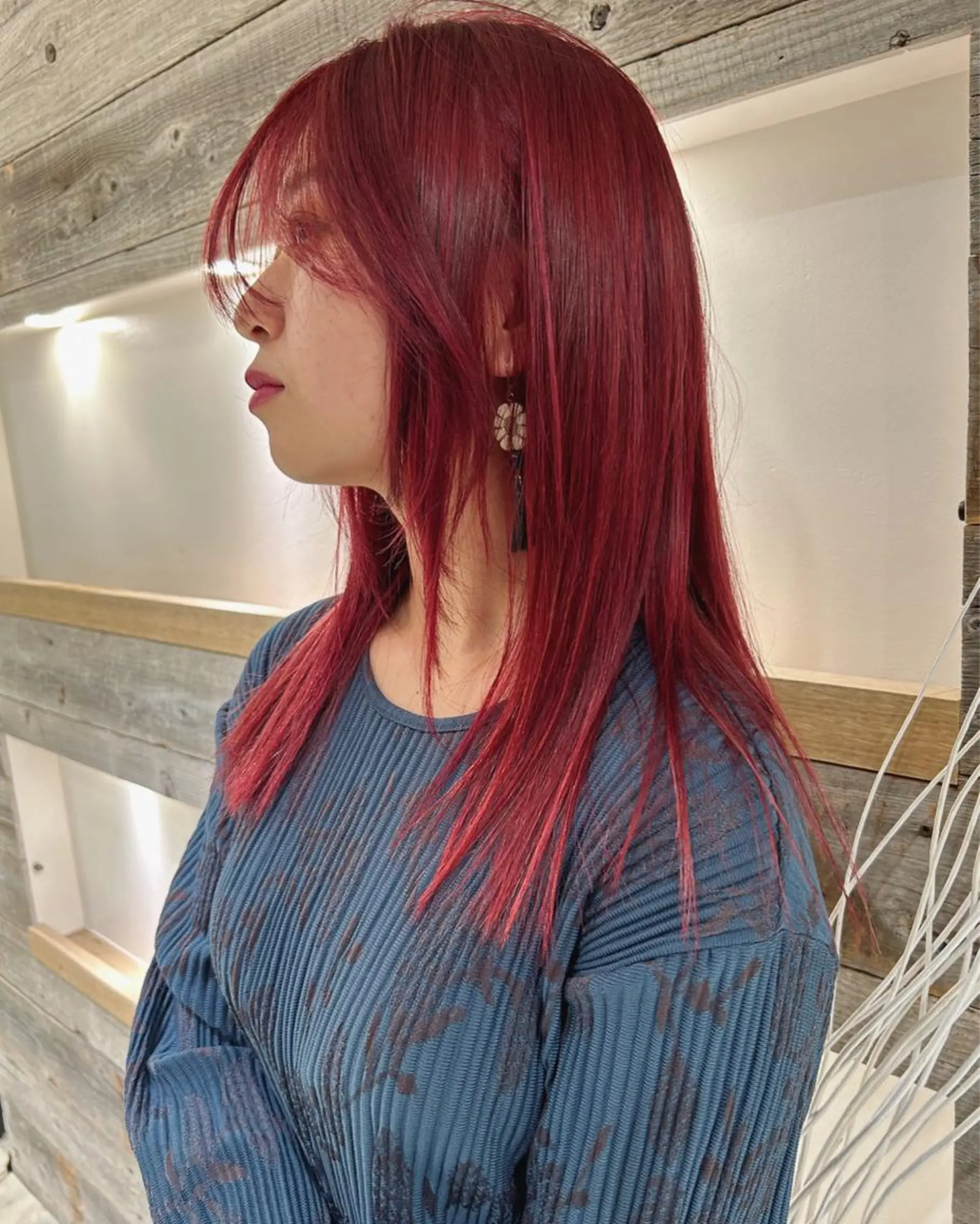 セミロング カラー ボルドーカラー ダブルカラー カット ヘアカラー トリートメント Loom.所属・村上雅人 ナチュラルモードのヘアスタイル