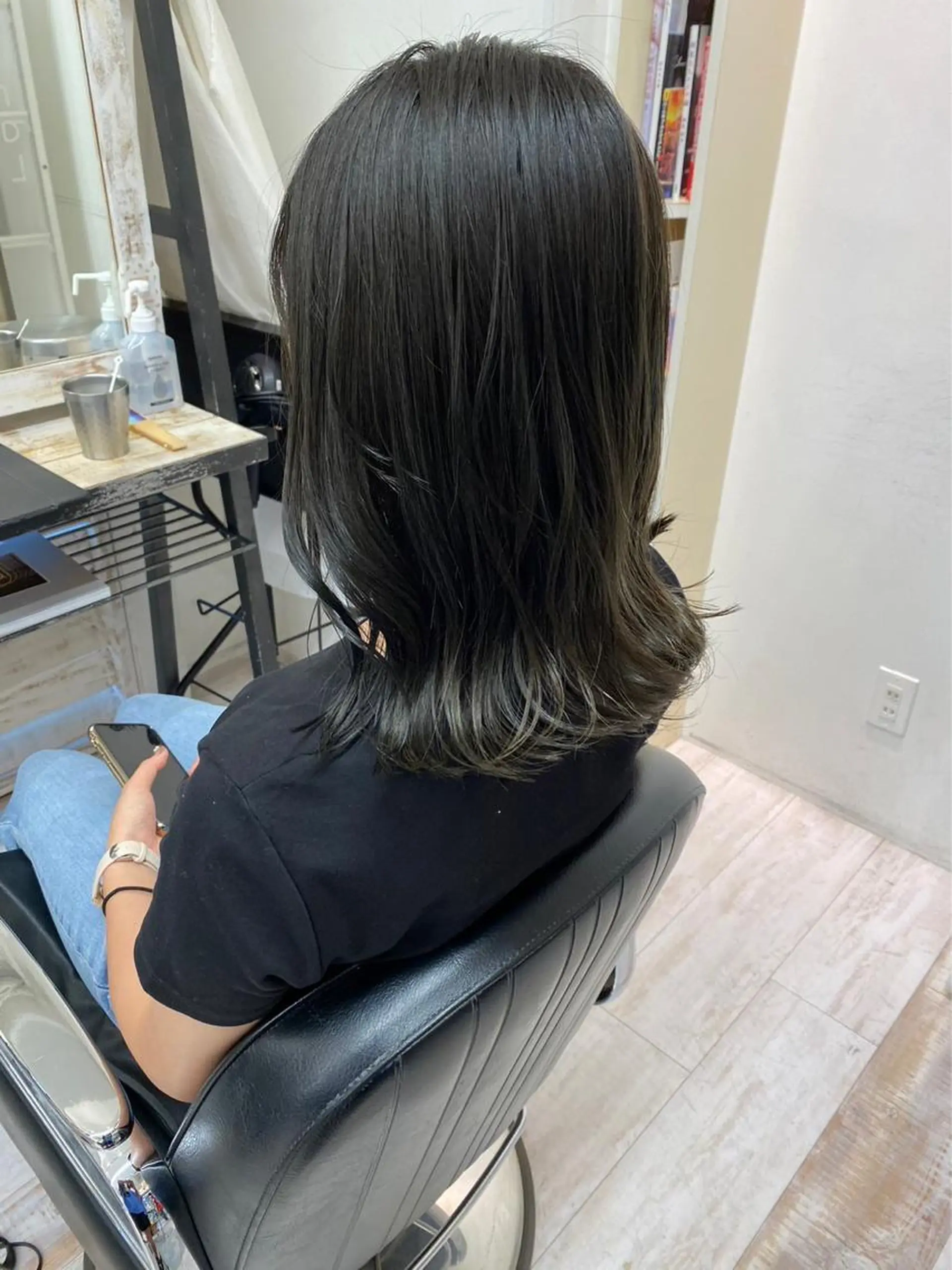 ミディアム 外ハネヘア natura所属・渡邉 大介のヘアスタイル