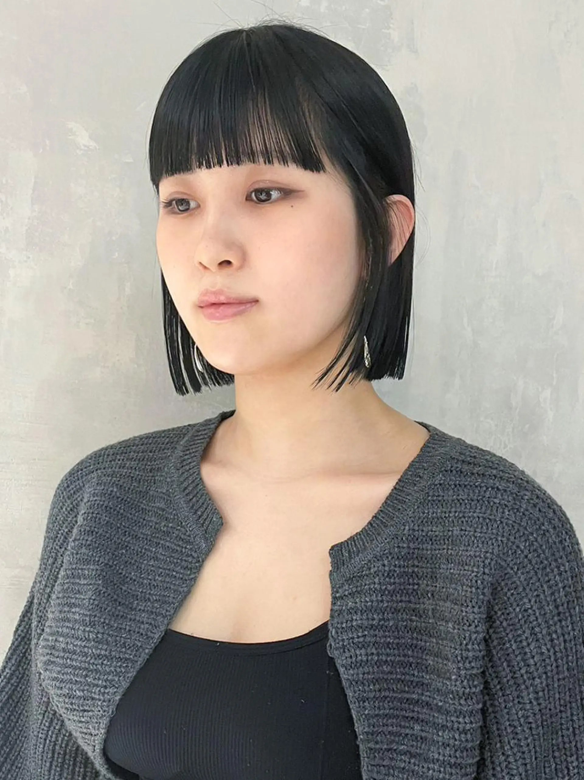 ミディアム カラー パーマ ヘアアレンジ 黒髪 ブルーカラー ブルーブラック ボブ カット ヘアカラー トリートメント ITbyALBUM 下北沢店のヘアスタイル