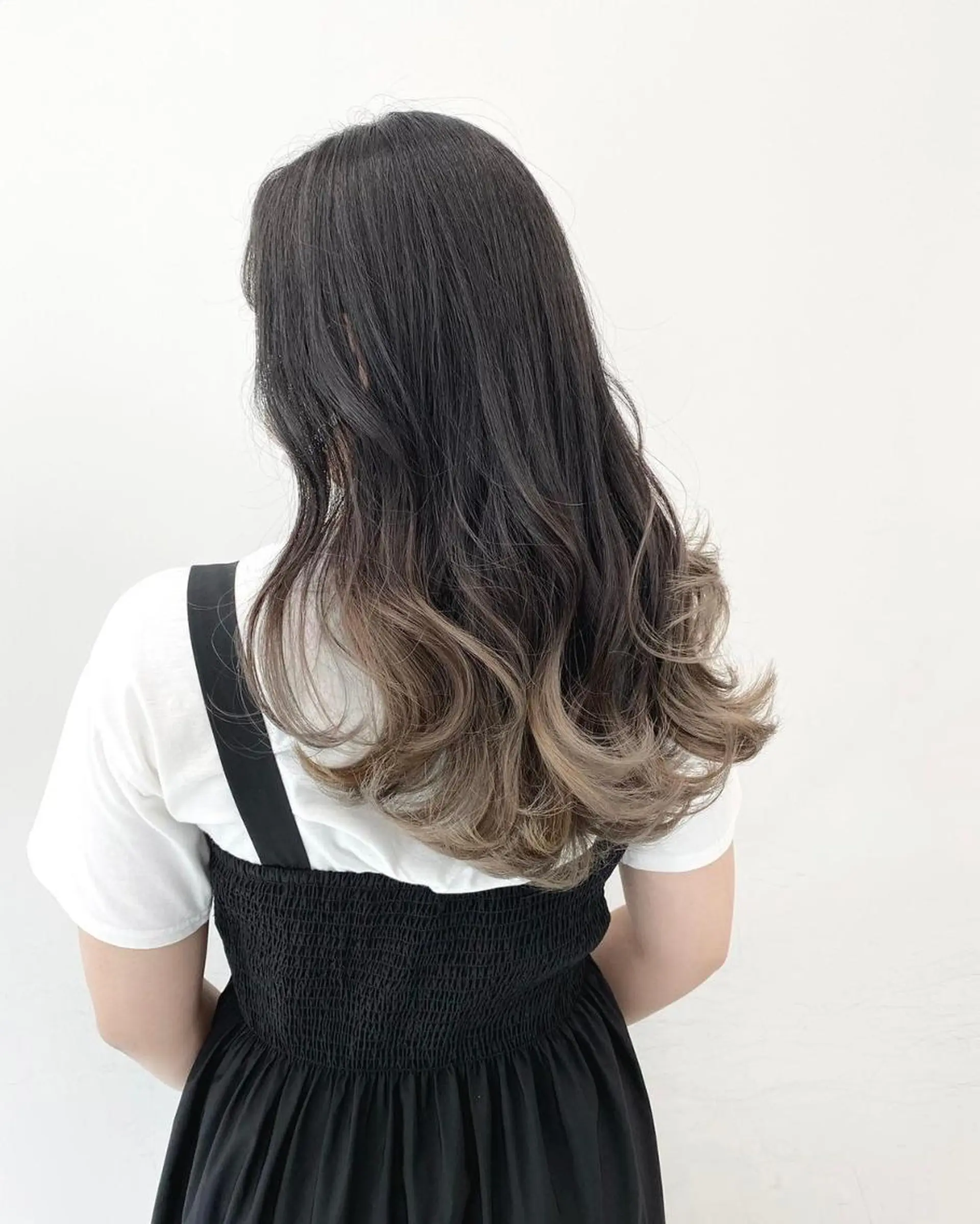 ロング カラー ヘアアレンジ グラデーションカラー グレージュ シルバー シルバーグレージュ 【公式】amble luxe池袋東口💛のヘアスタイル