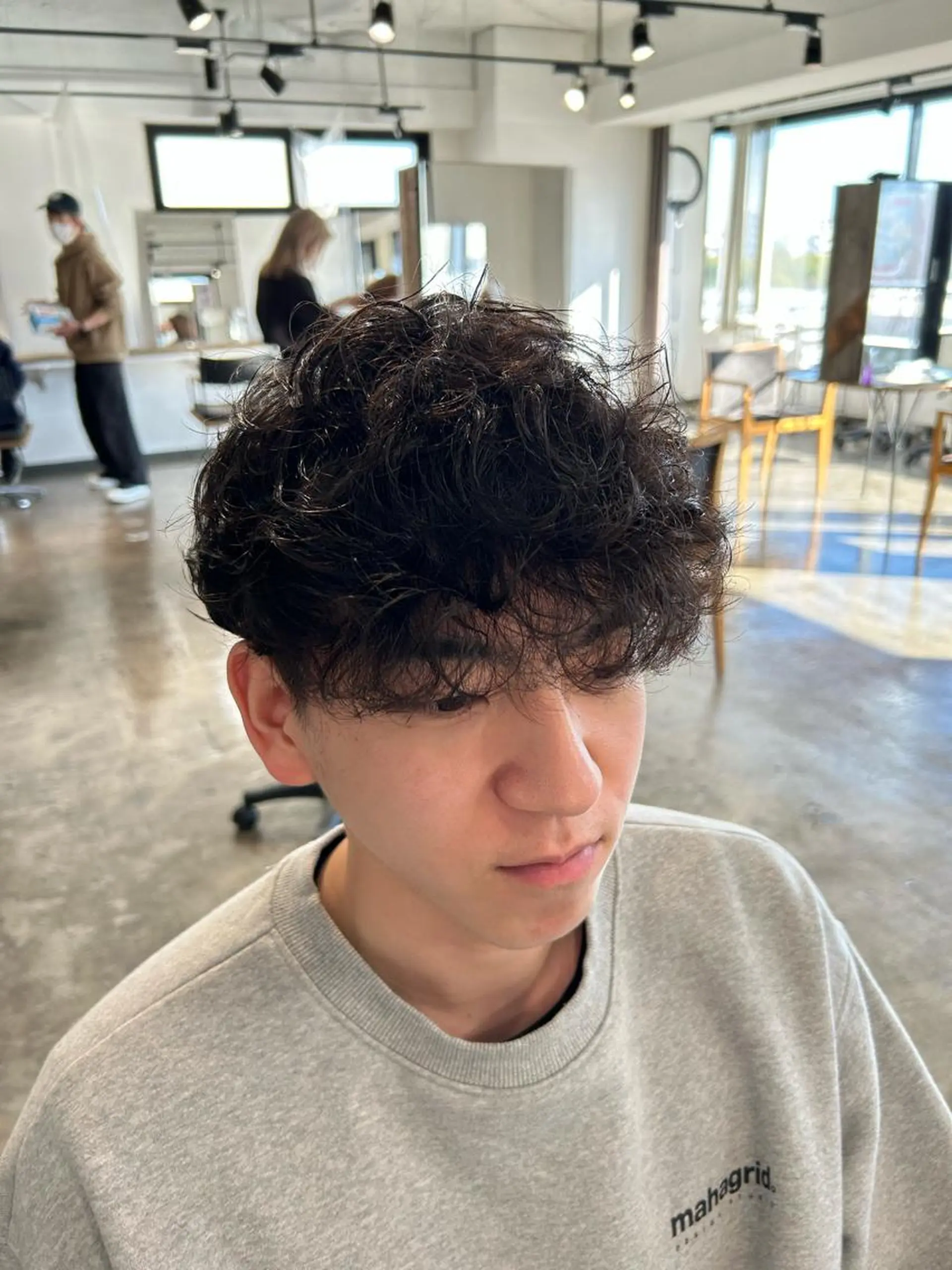 ショート パーマ メンズ メンズパーマ フェザーパーマ癖毛 曲がる縮毛矯正森岡のヘアスタイル