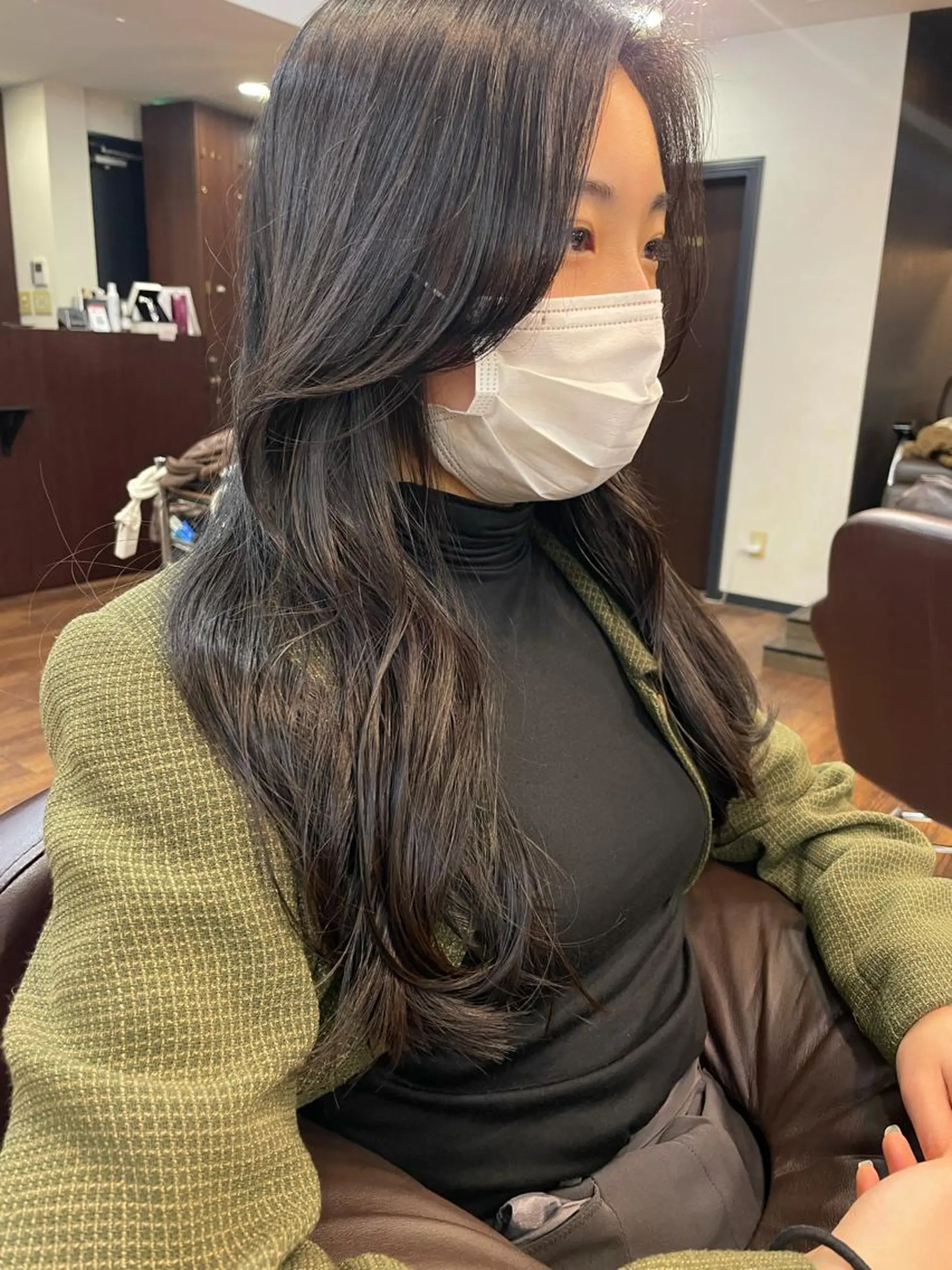 ロング 顔周りカット レイヤーカット レイヤーカット、 大人可愛い　中村美羅のヘアスタイル