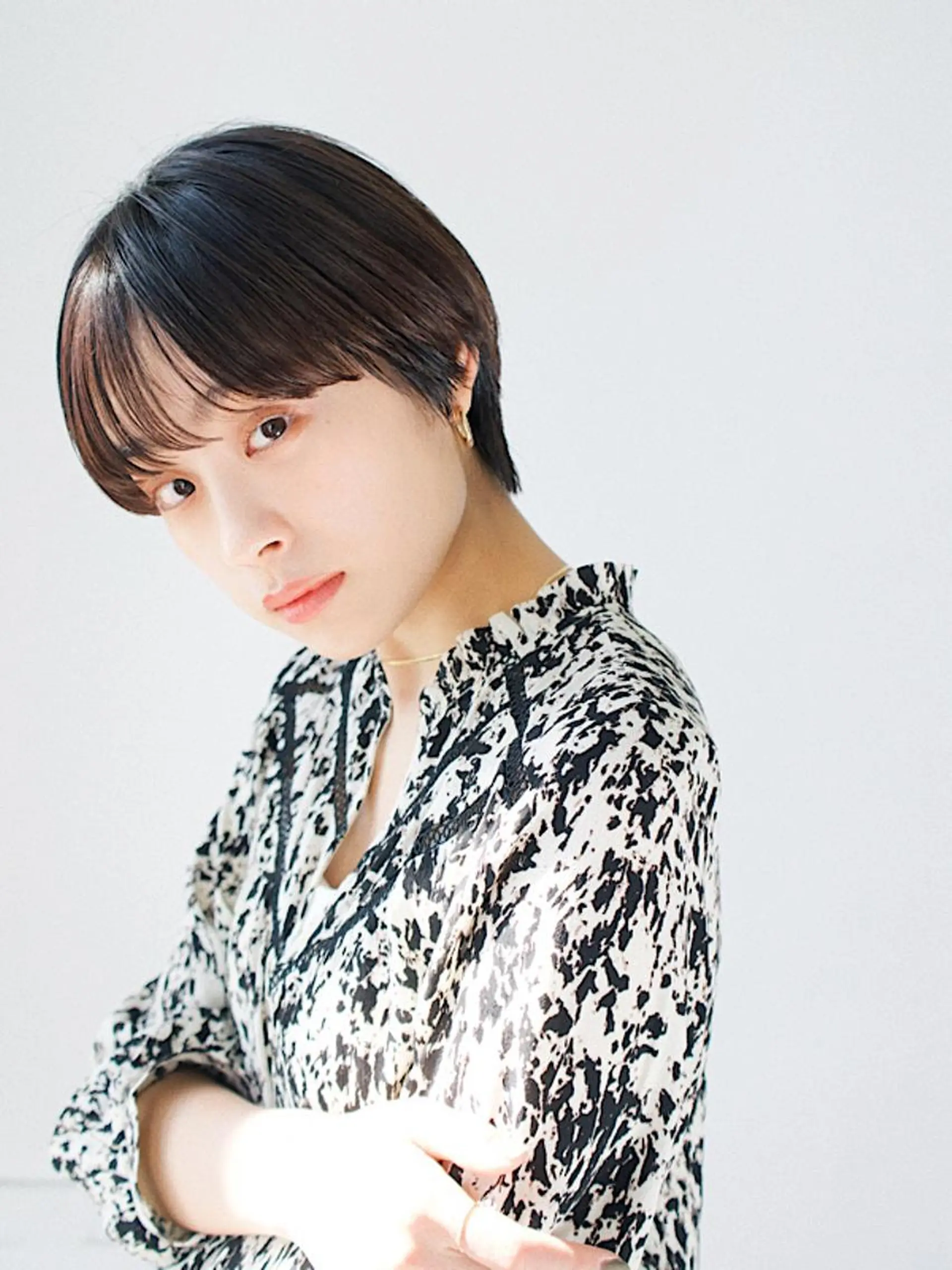 ショート 切りっぱなしボブ ショートボブ ボブ ハイライト シースルーバング 似合わせ/茅ヶ崎 スズキ タクマのヘアスタイル