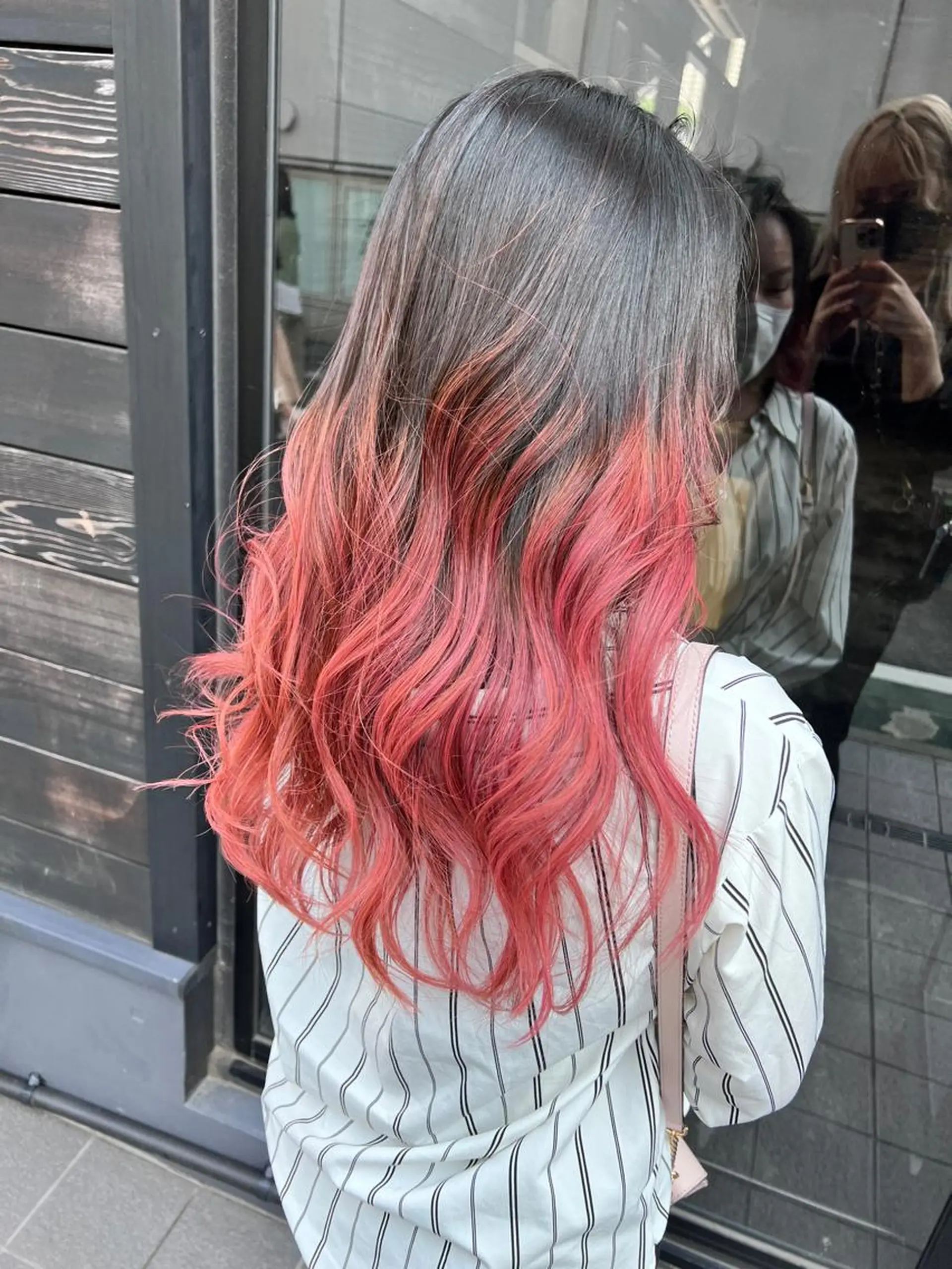 セミロング カラー ブリーチ グラデーションカラー カット ヘアカラー トリートメント ally hairsalon所属・Emi .のヘアスタイル