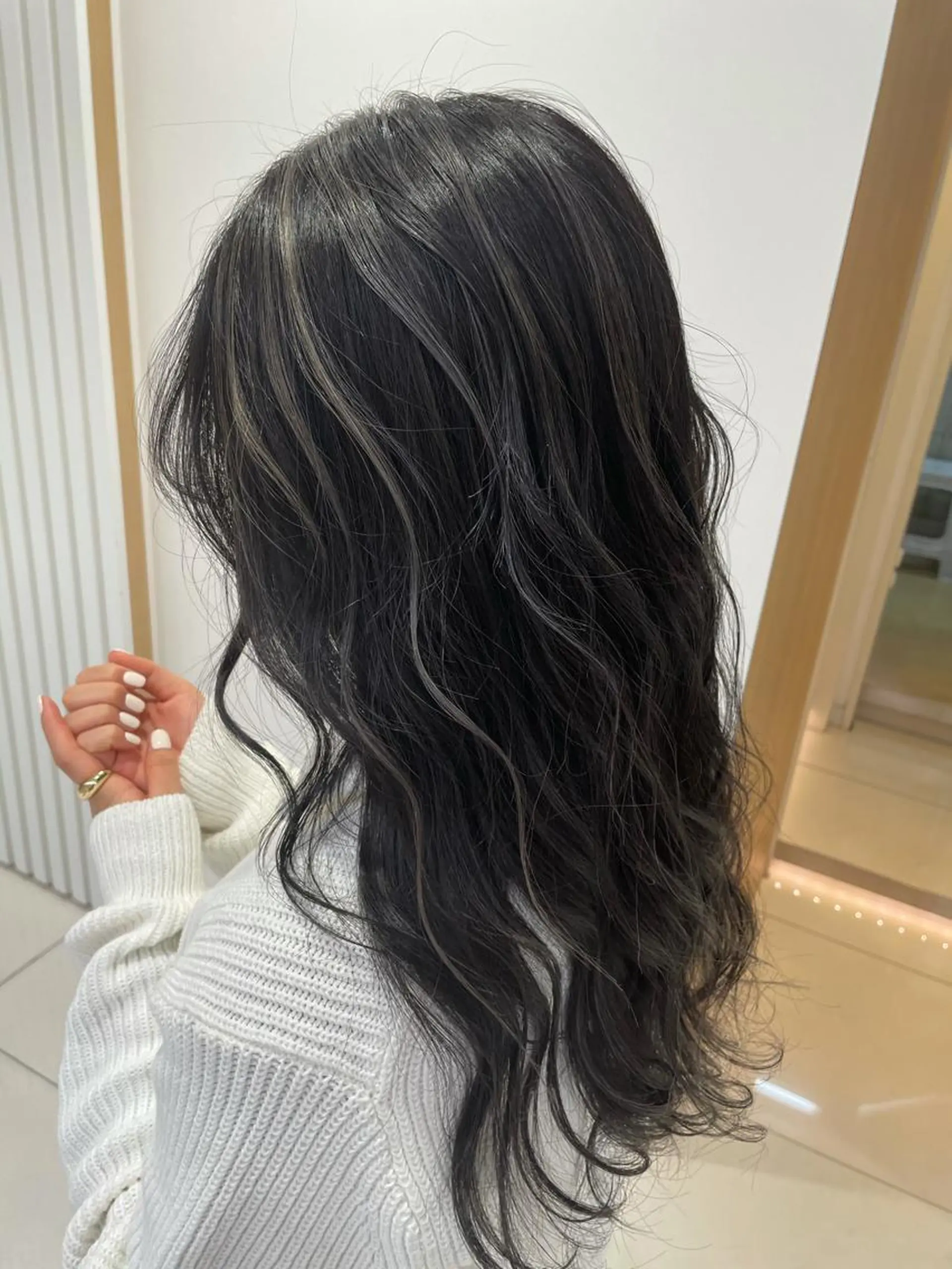 ロング カラー 透明感カラー ご新規様限定クーポン あります　桂口　烈闘のヘアスタイル