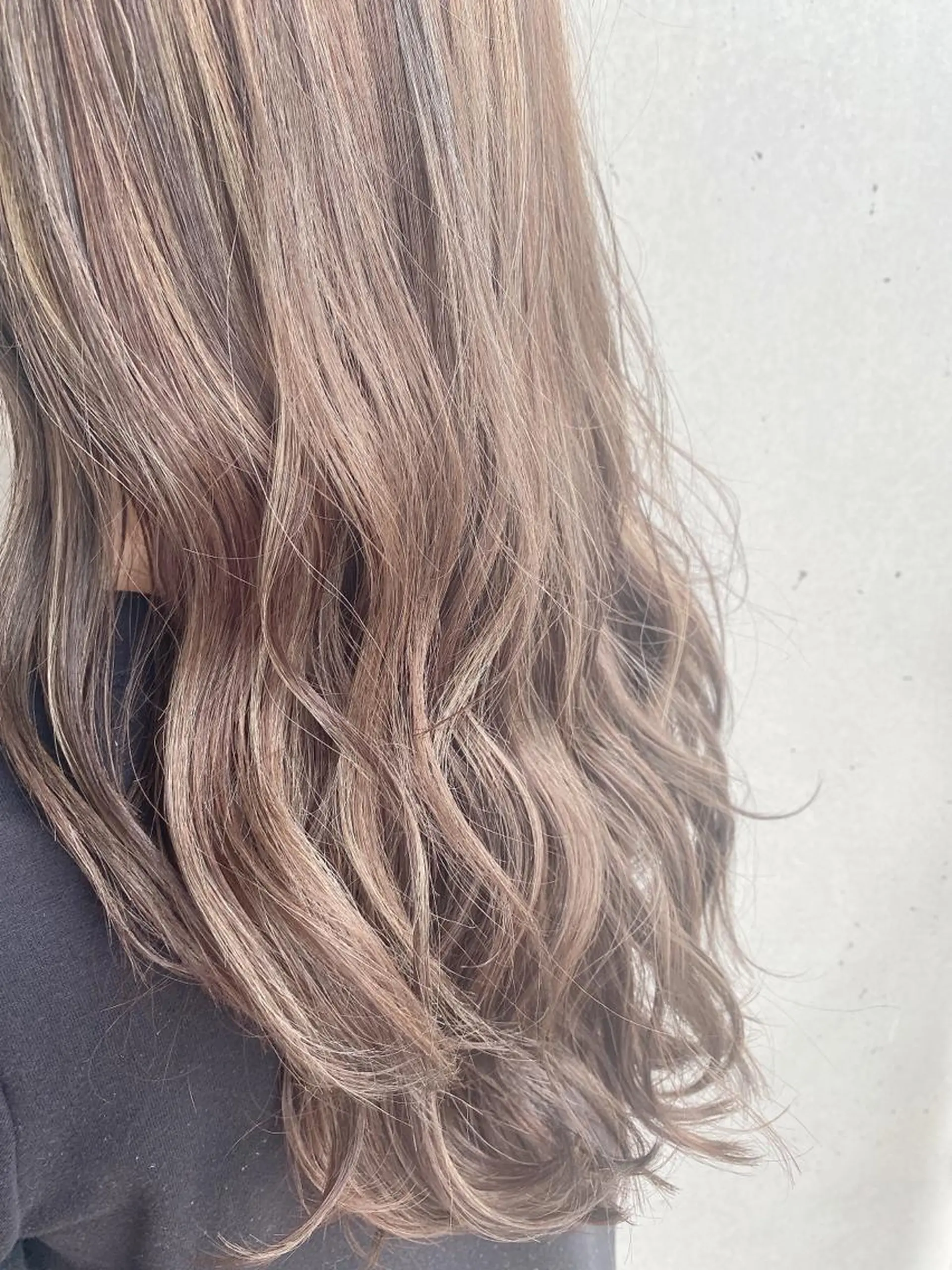 ロング カラー ハイライトカラー ハイライト ma naのヘアスタイル