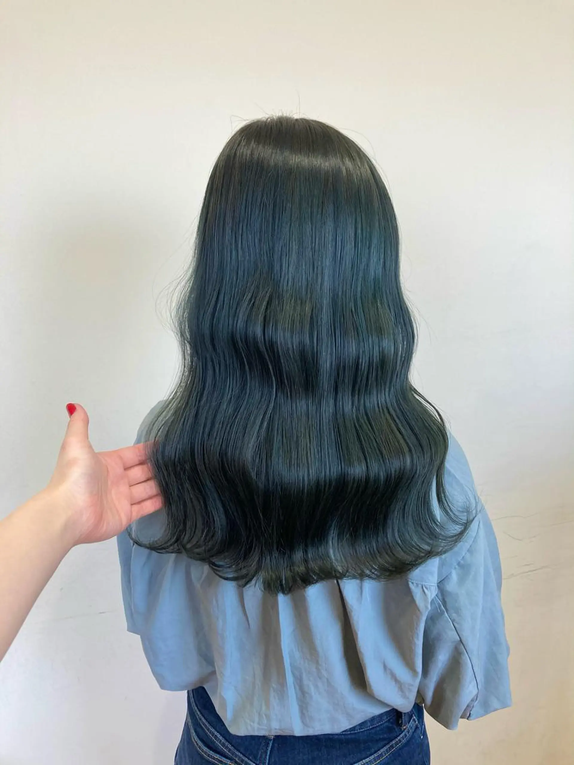 ロング ヘアカラー 梅山 美侑のヘアスタイル