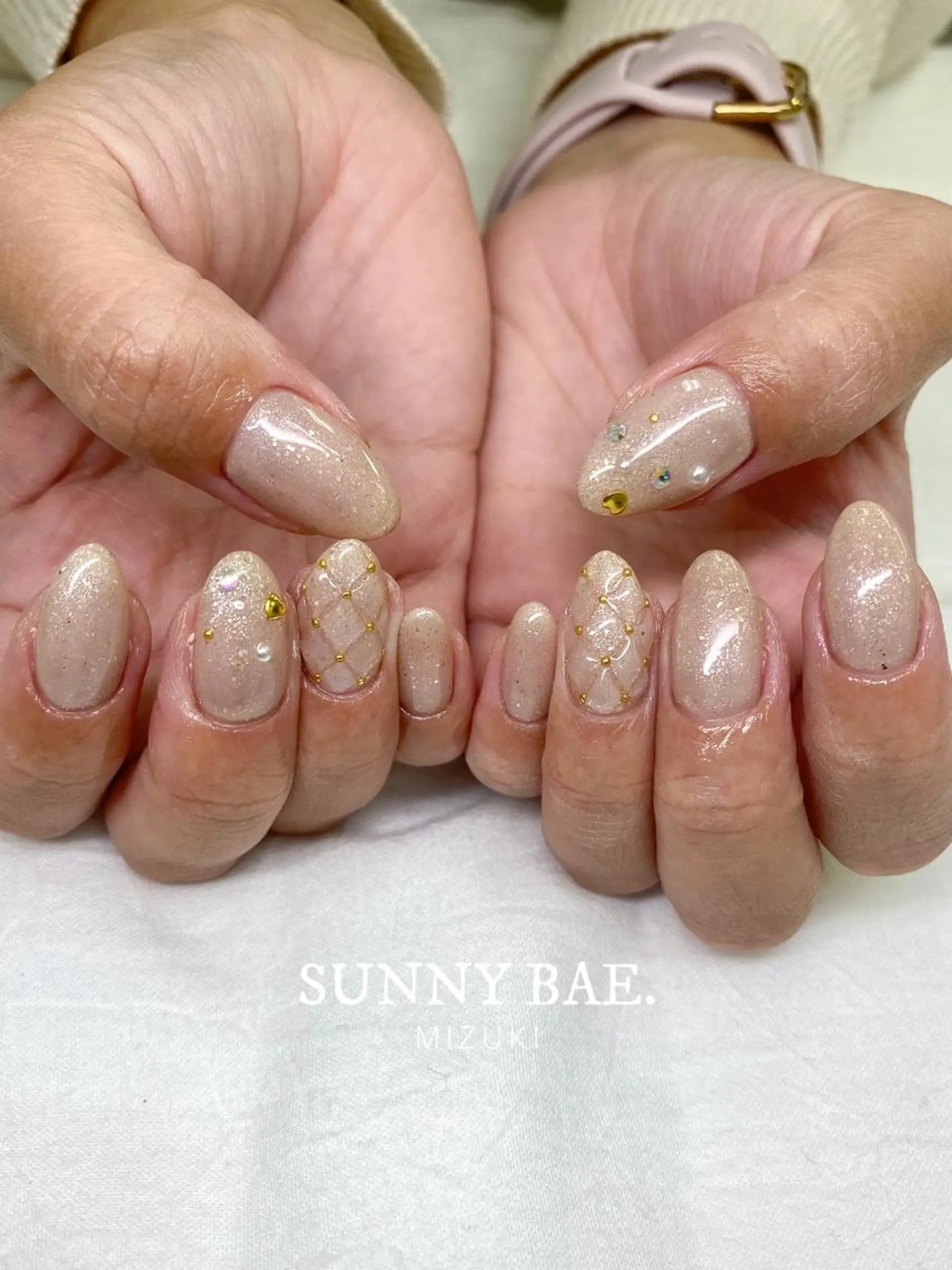 ネイル ゴールド ハート キラキラネイル ラメ(グリッター) 冬ネイル フットネイル SUNNY BAE. 🌼MIZUKIのネイルデザイン