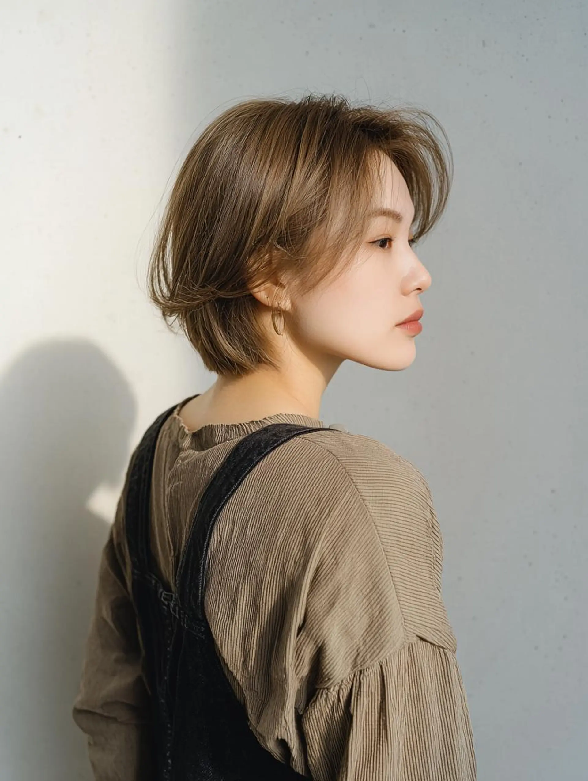 ショート カラー ハンサムショート ベージュカラー オリーブベージュ ショートヘア カット ヘアカラー トリートメント ブリーチお任せ🫧 tokute高円寺のヘアスタイル