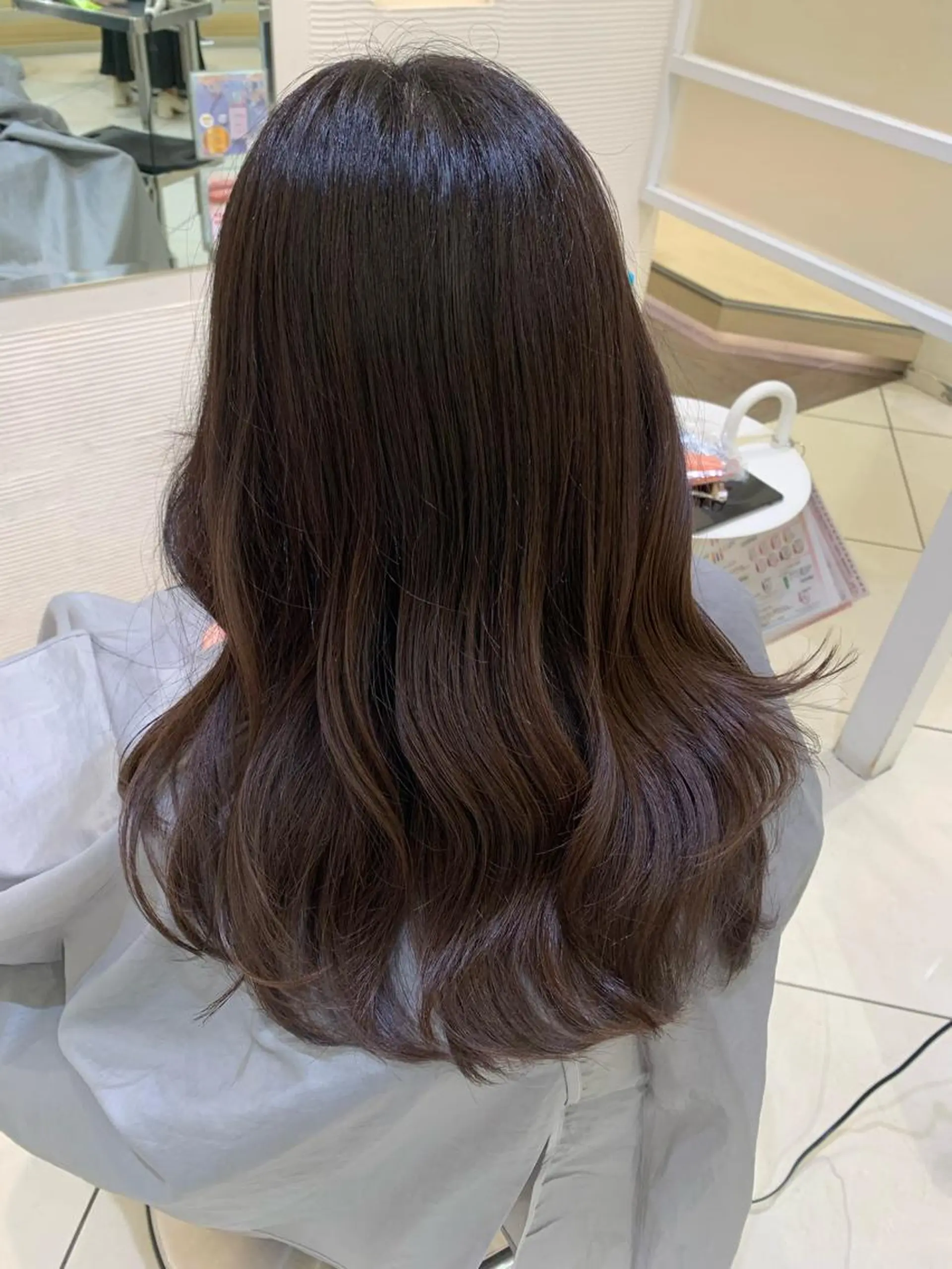 セミロング ヘアカラー トリートメント 韓国レイヤー🪽 耳ツボジュエリーのヘアスタイル