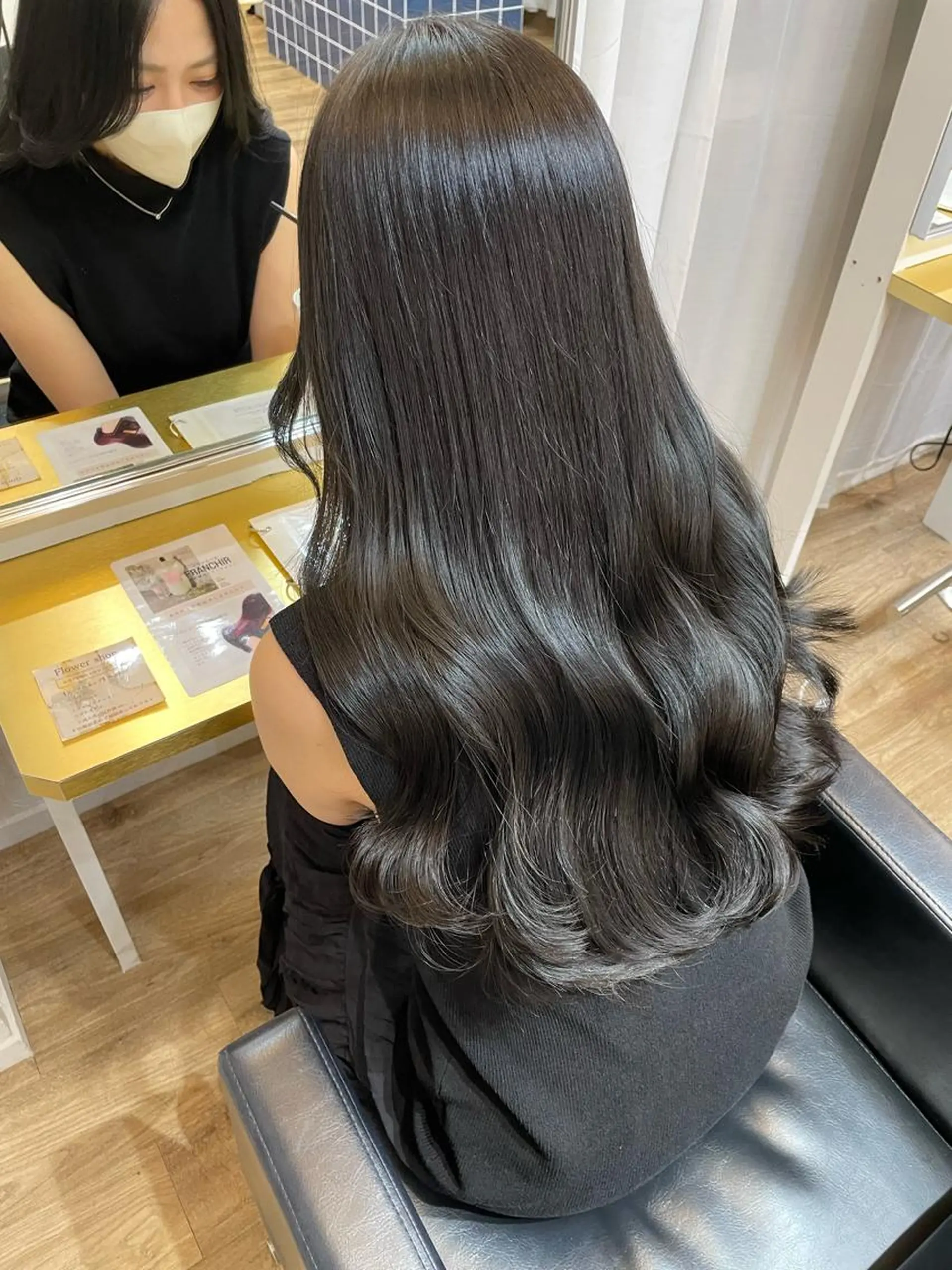 ロング カラー アッシュ 黒髪 ブリーチ ブルーカラー ブルーブラック ブリーチなしカラー 特化　　kaiのヘアスタイル