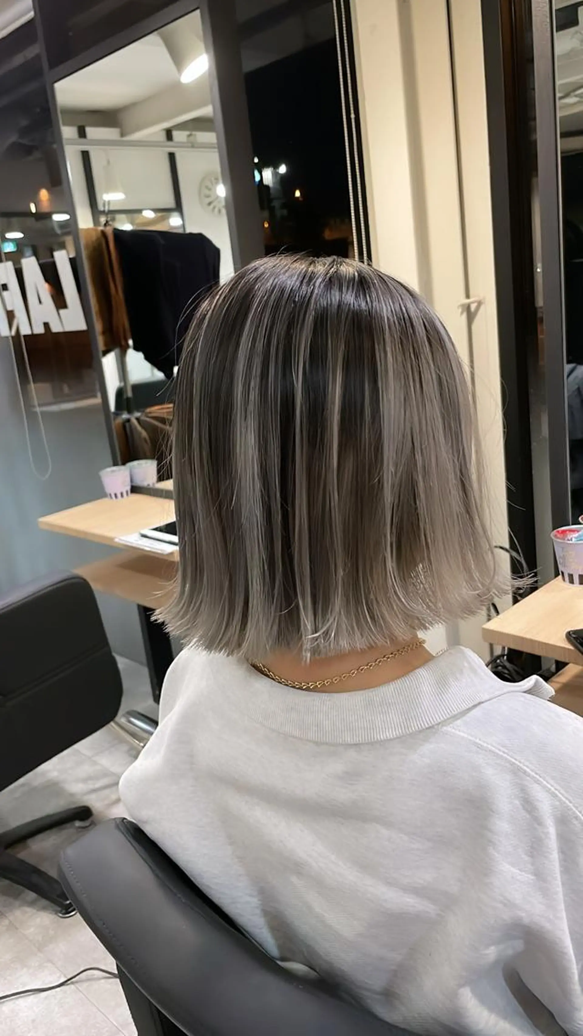 ミディアム カラー バレイヤージュ ボブ レイヤーカット カット ヘアカラー トリートメント ヘアセット 難波ブリーチカラー 伊藤洋輝のヘアスタイル
