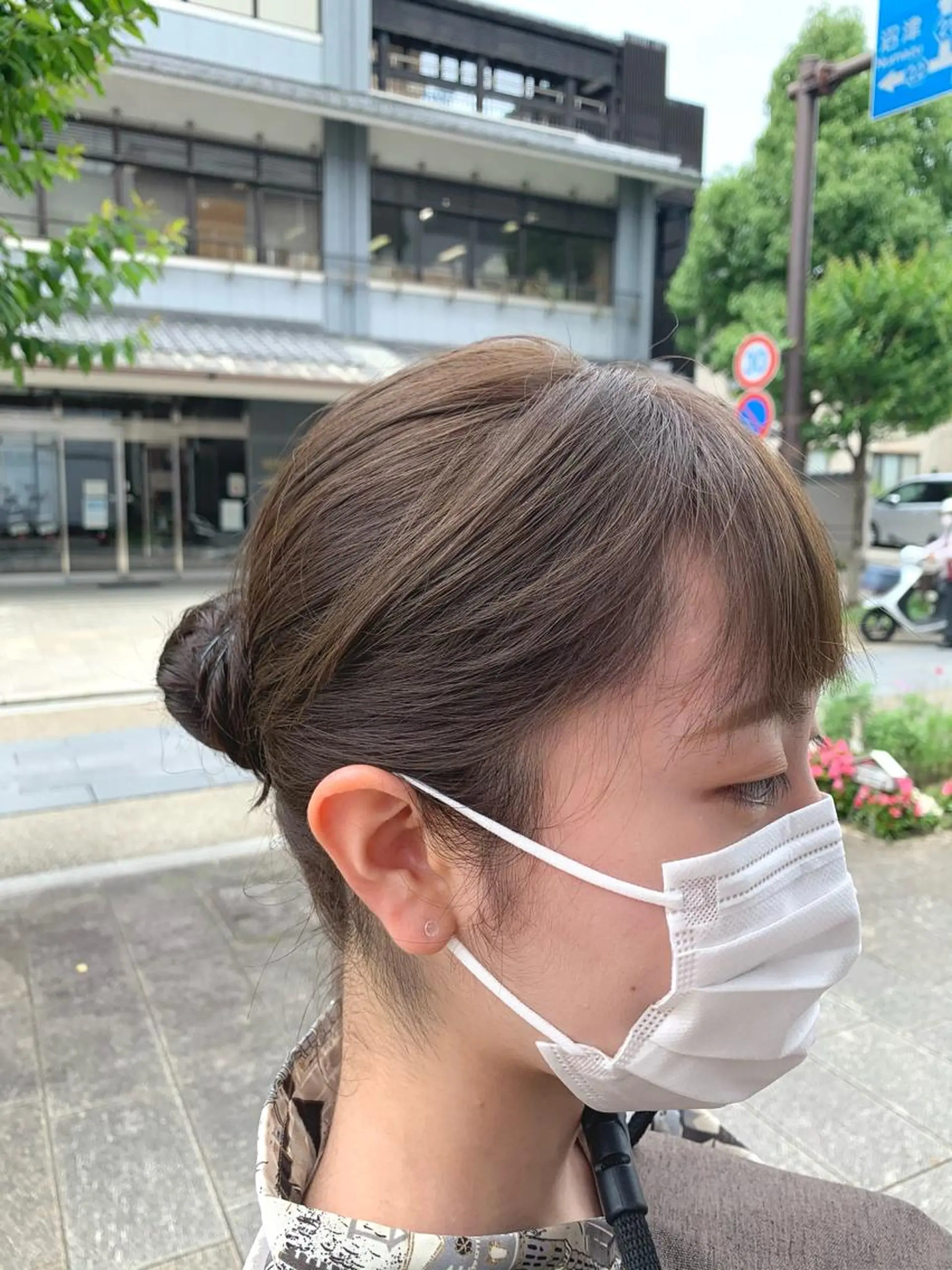 セミロング カラー お団子ヘア ベージュカラー オリーブベージュ Lunapiena所属・Lunapiena 🫧ナナのヘアスタイル