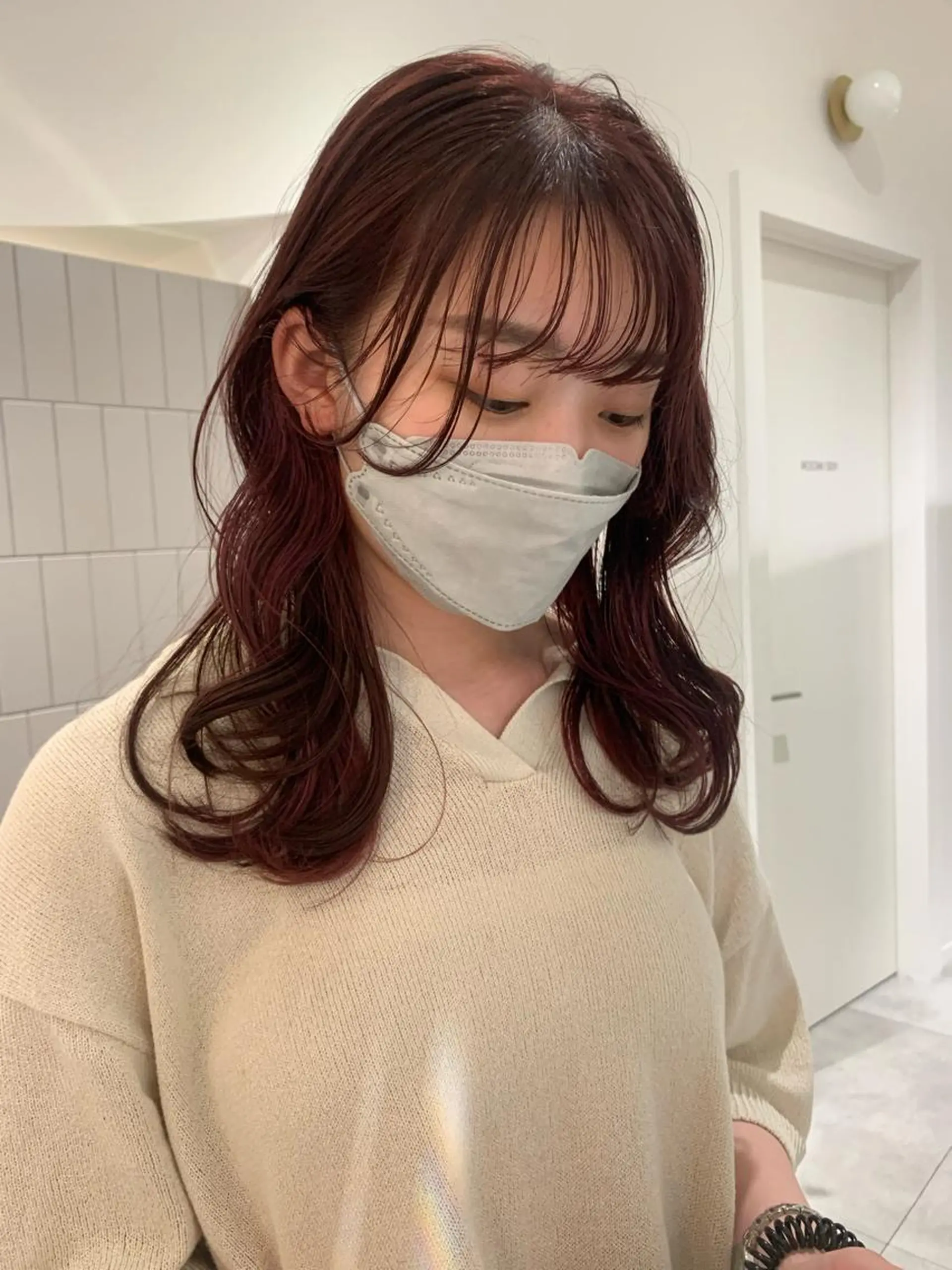 セミロング レイヤーカット オリーブベージュ/ ブリーチなし透明感のヘアスタイル