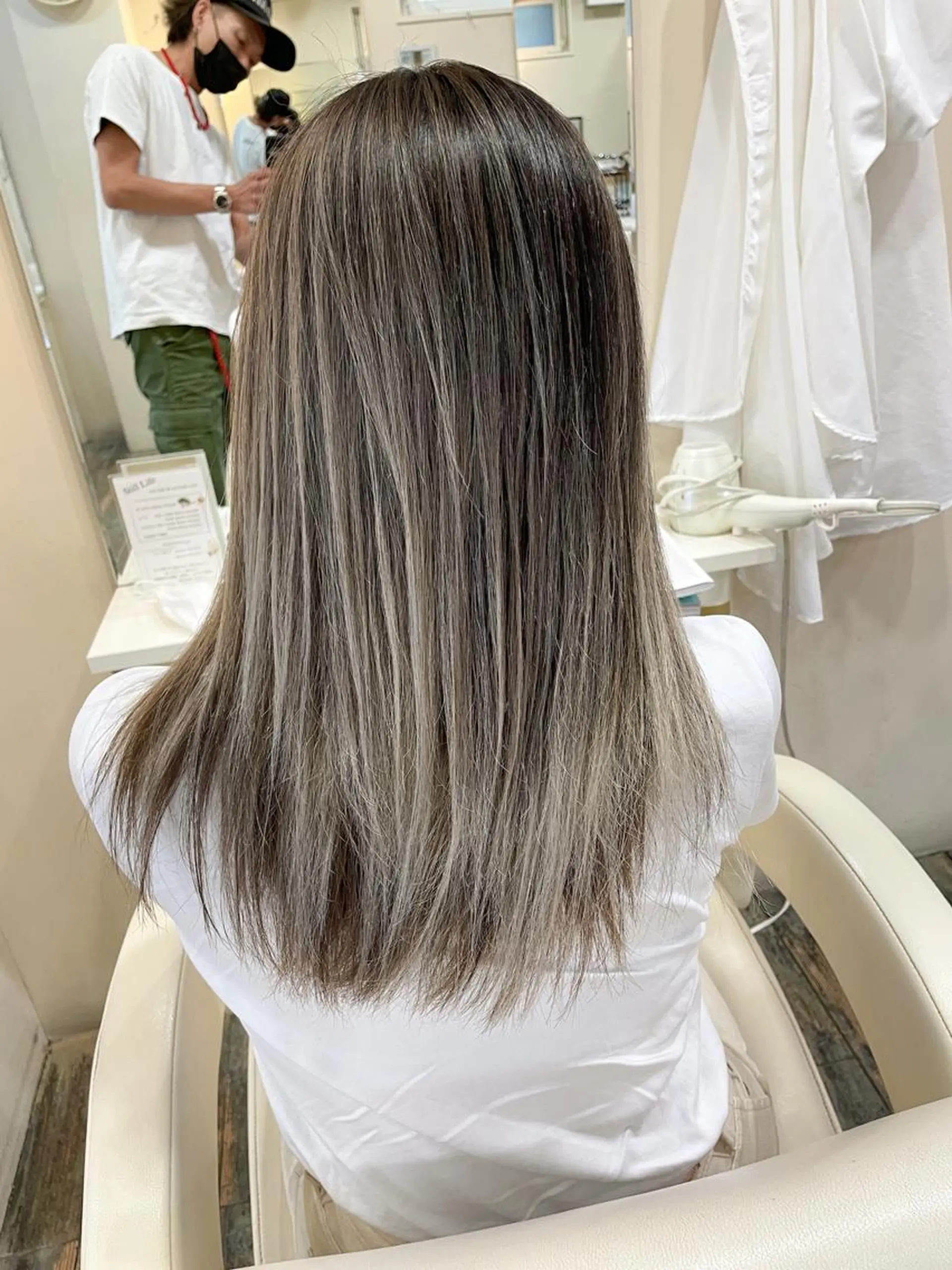 ミディアム ハイライト レイヤーカット WONK. ウォンク 心斎橋のヘアスタイル