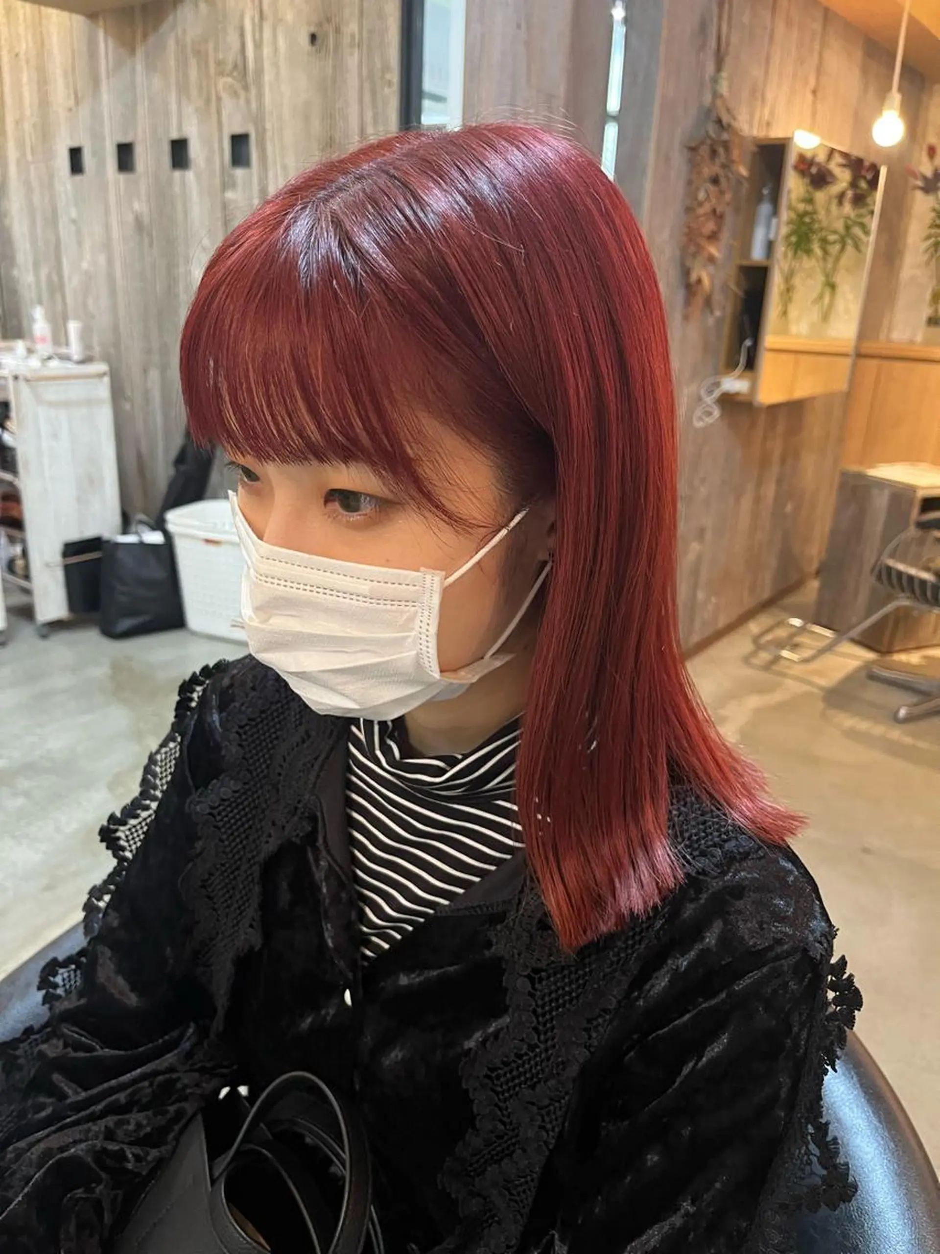 ミディアム カラー 三品 早妃のヘアスタイル