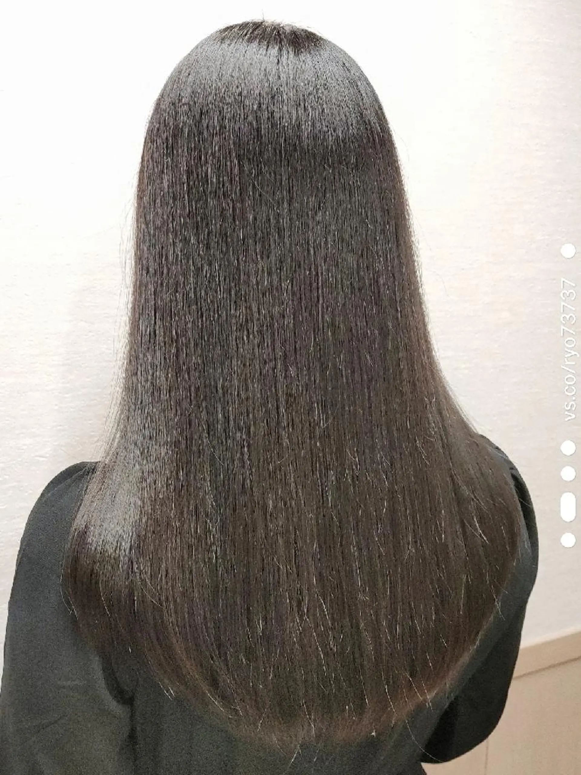 ロング カラー アッシュ ダークアッシュ 縮毛矯正 トリートメント 伊藤 瞭のヘアスタイル