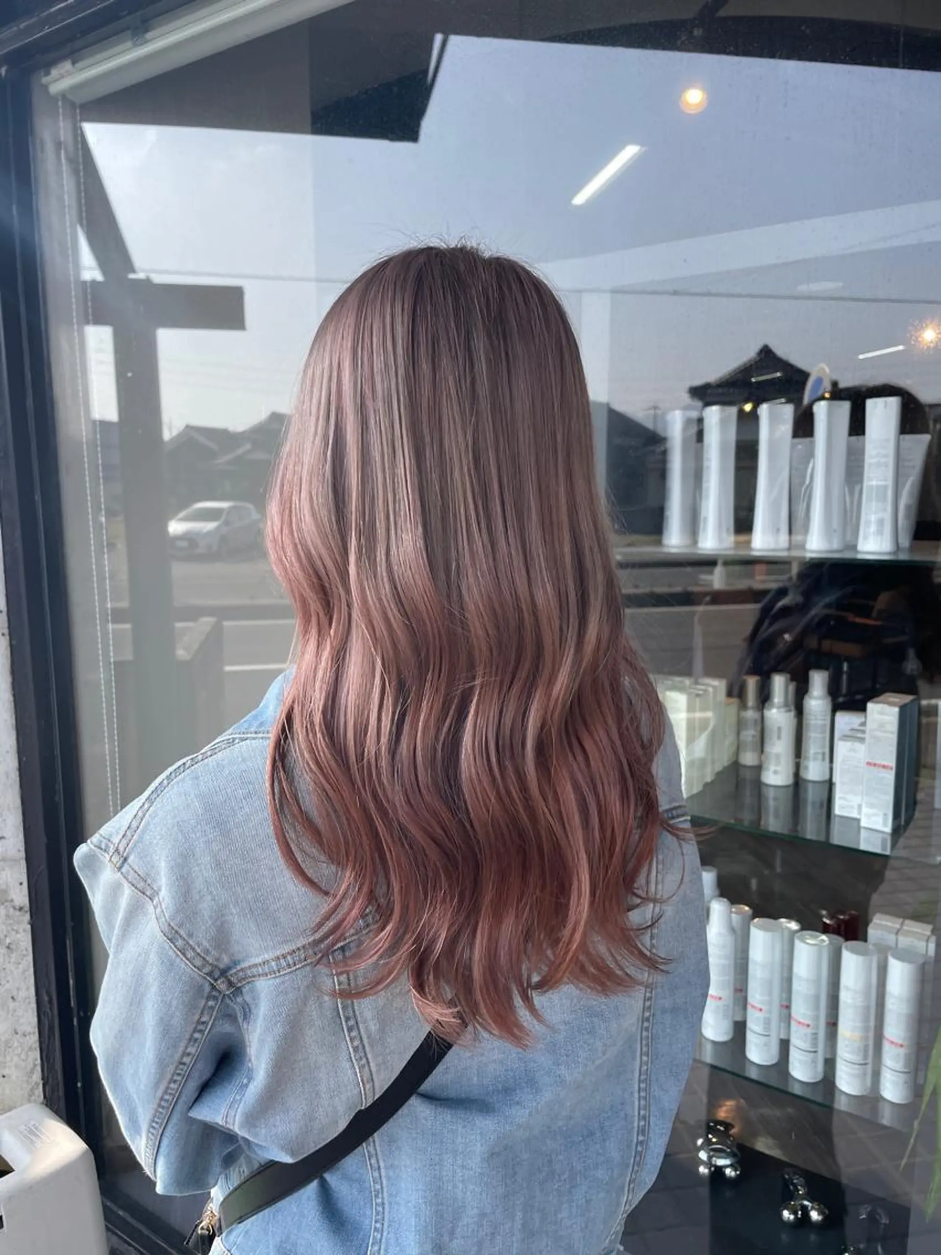 ロング カラー ベージュカラー ブリーチ 透明感カラー オレンジ ピンクカラー alu所属・マキノ キョウカのヘアスタイル