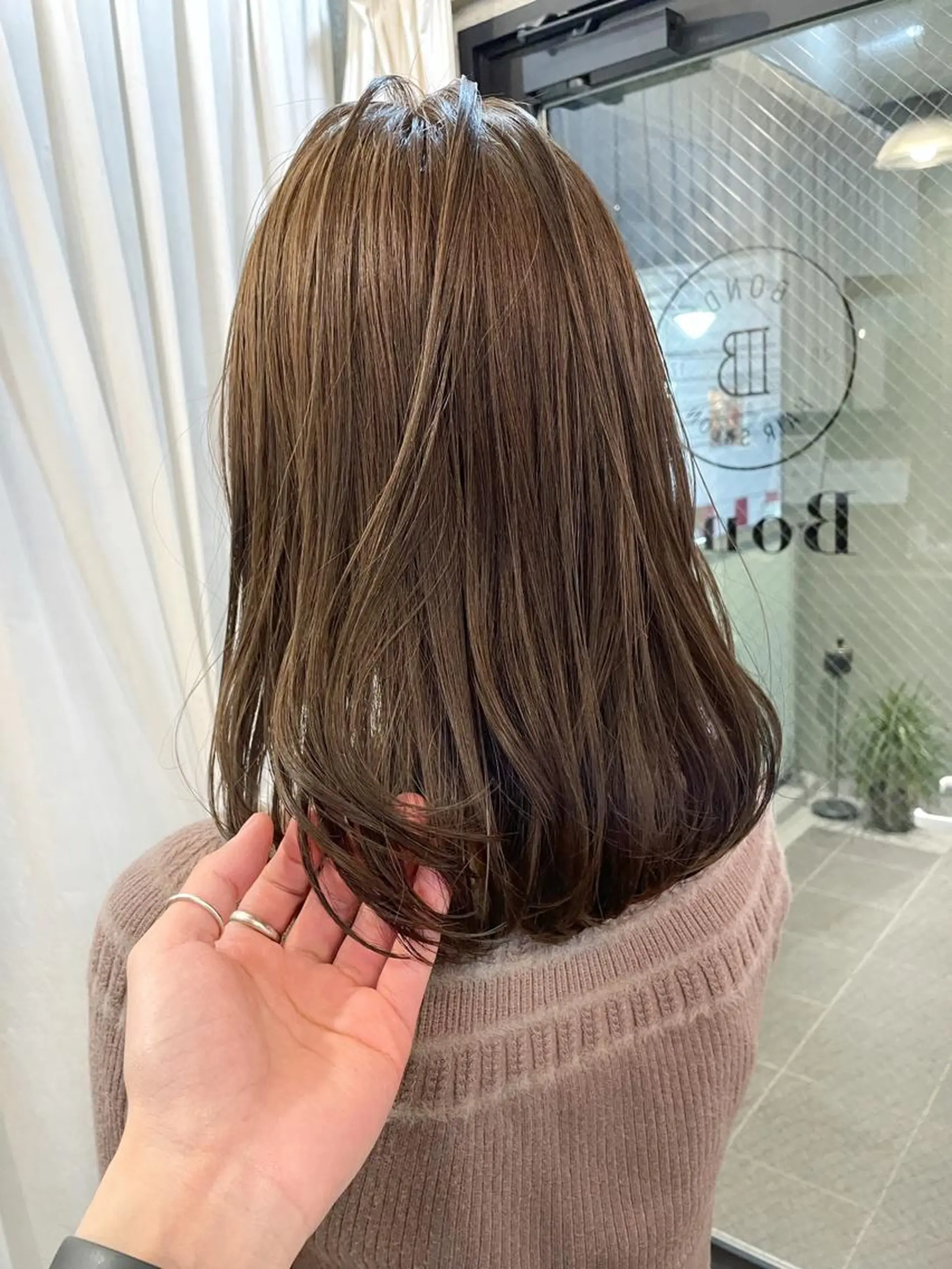 セミロング カラー ベージュカラー オリーブベージュ カット ヘアカラー トリートメント HIROKI ” stylistのヘアスタイル