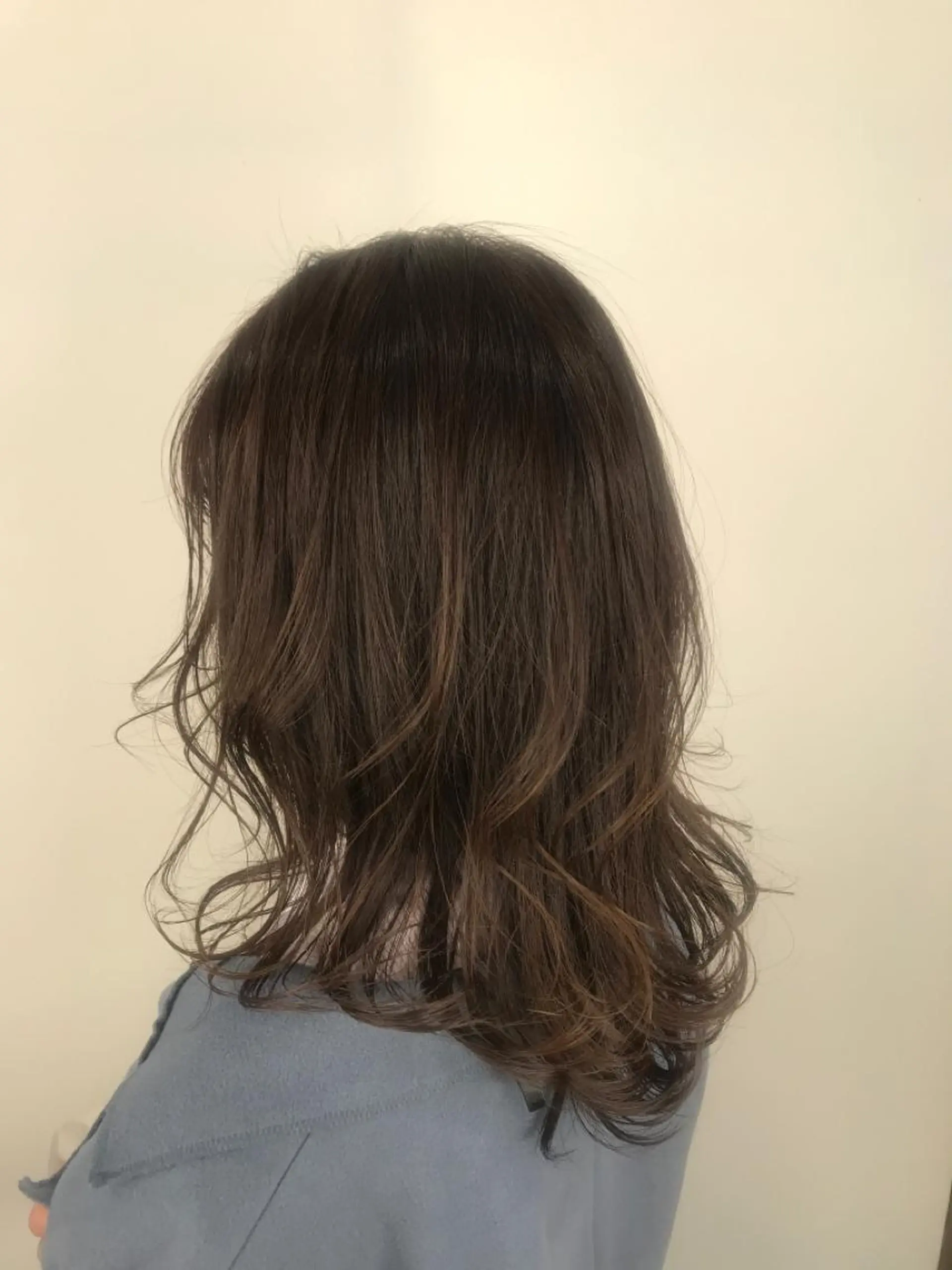 セミロング カラー 町野 朝哉のヘアスタイル