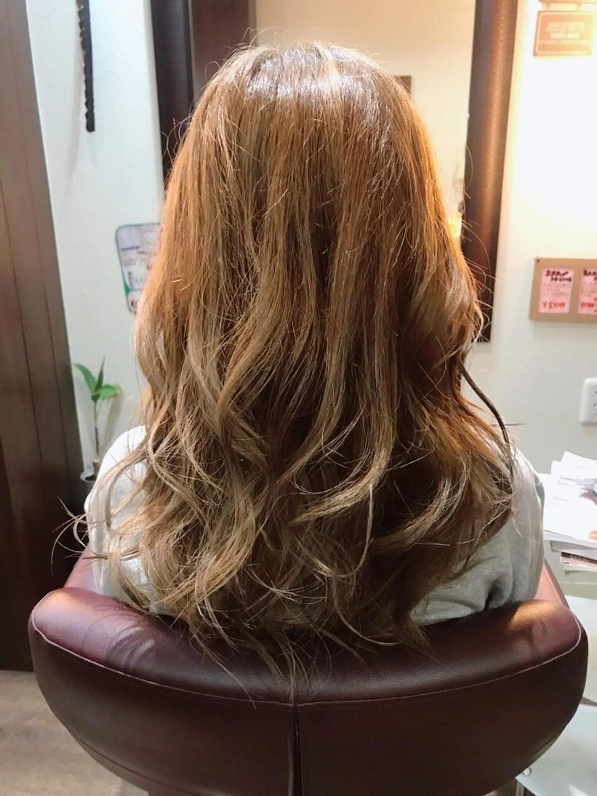 セミロング カラー ベージュカラー ブリーチ カット ヘアカラー トリートメント トモタニ ミオのヘアスタイル