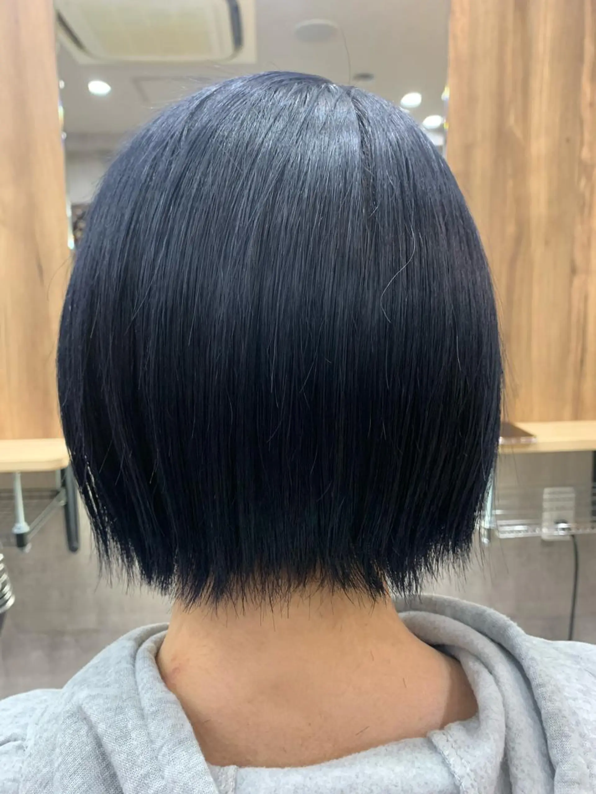 ショート カラー アッシュ バレイヤージュ ブリーチ ブルーカラー ブルーアッシュ ヘアカラー memento 斎藤大覚のヘアスタイル