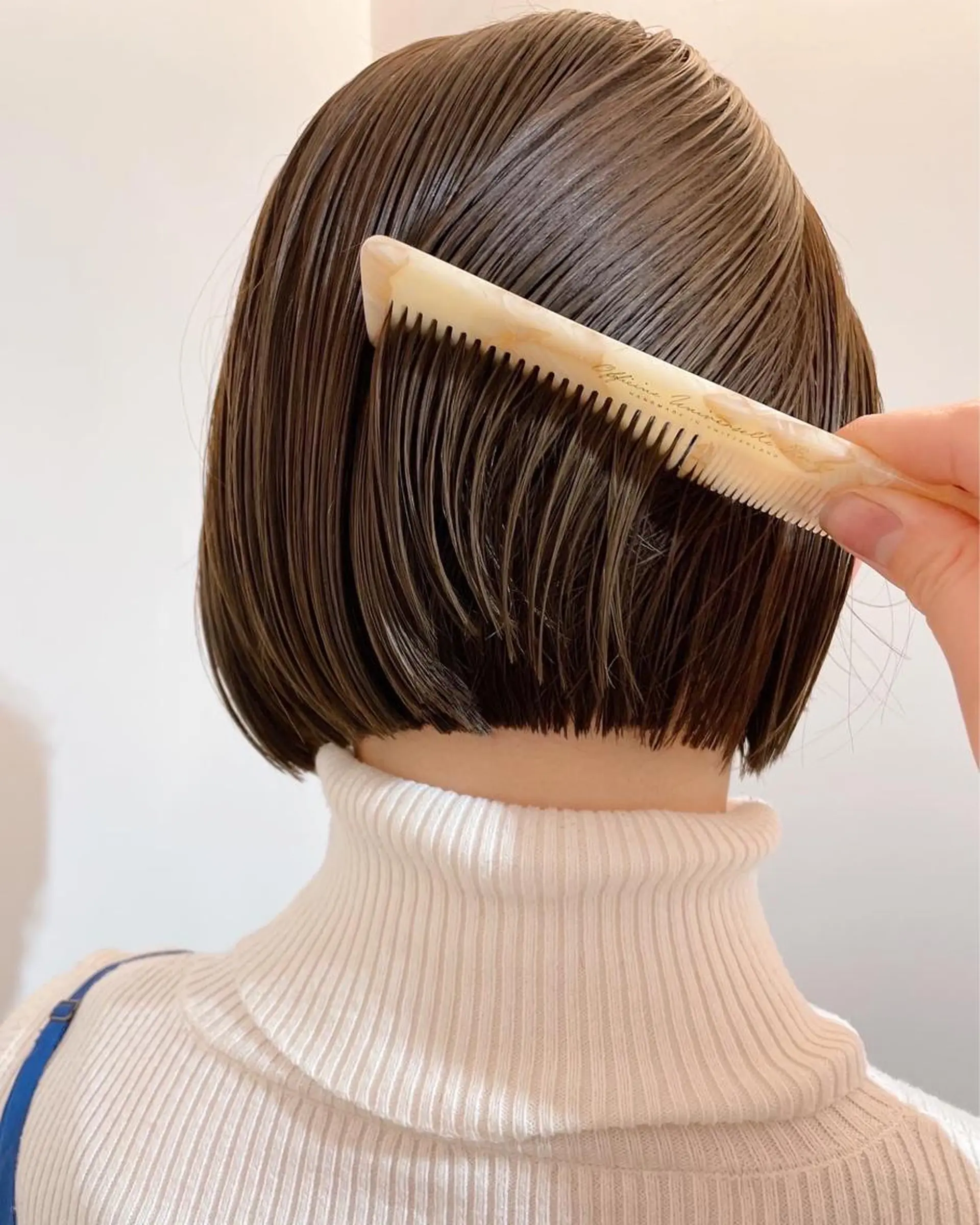 ミディアム カラー ヘアカラー トリートメント 艶髪ハイトーン× ボブ🥣アイネのヘアスタイル