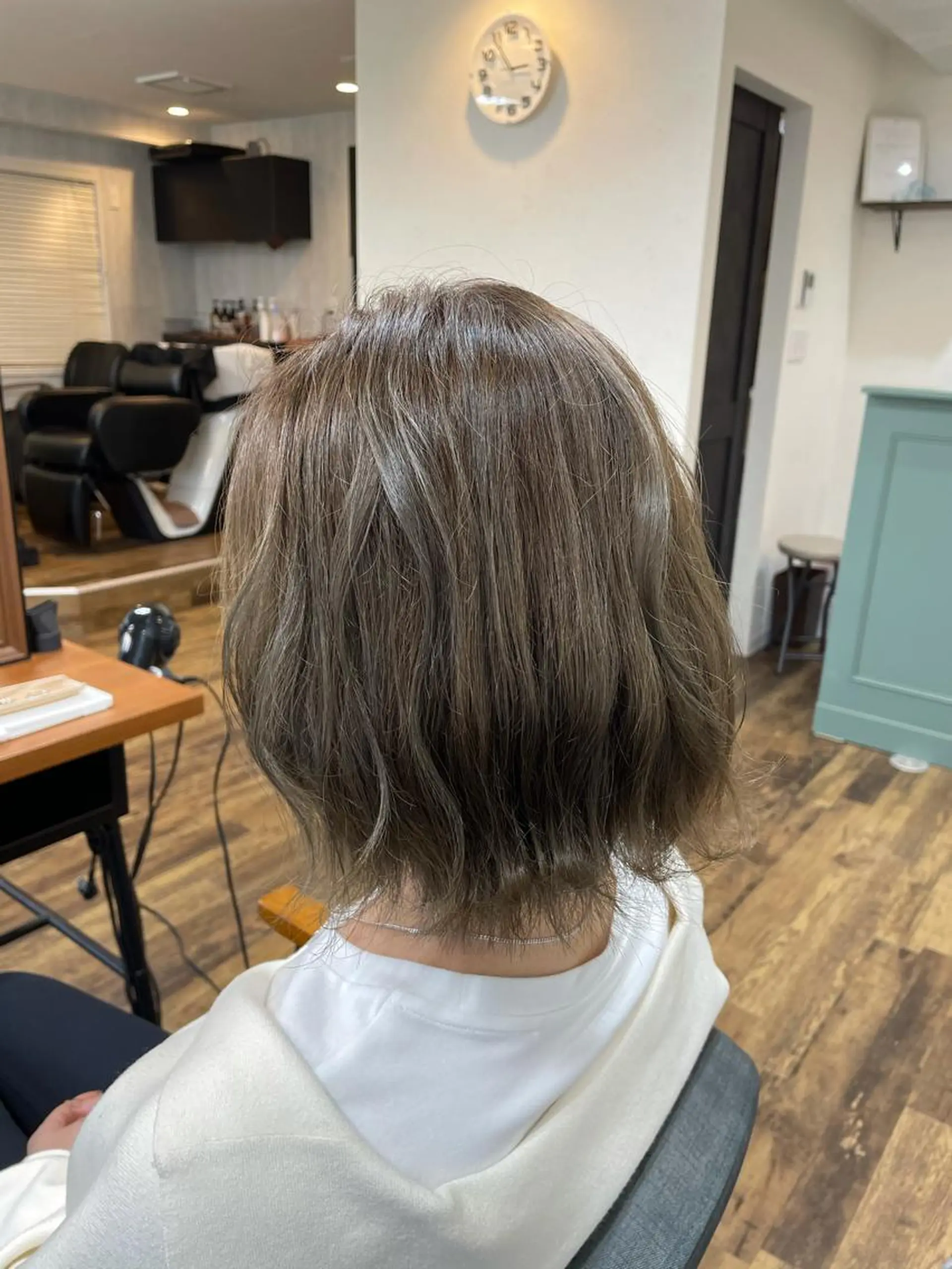 ショート カラー ベージュカラー シルバー シルバーベージュ カット ヘアカラー トリートメント TELA HAIR 守谷のヘアスタイル