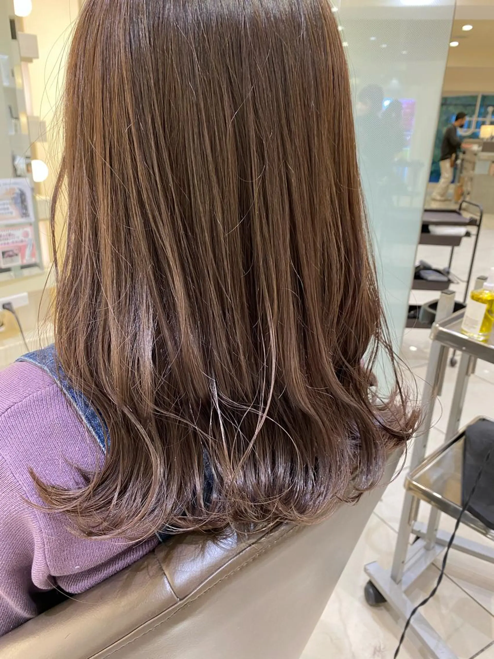 セミロング カラー プレイングカラー🤍 細めハイライトのヘアスタイル