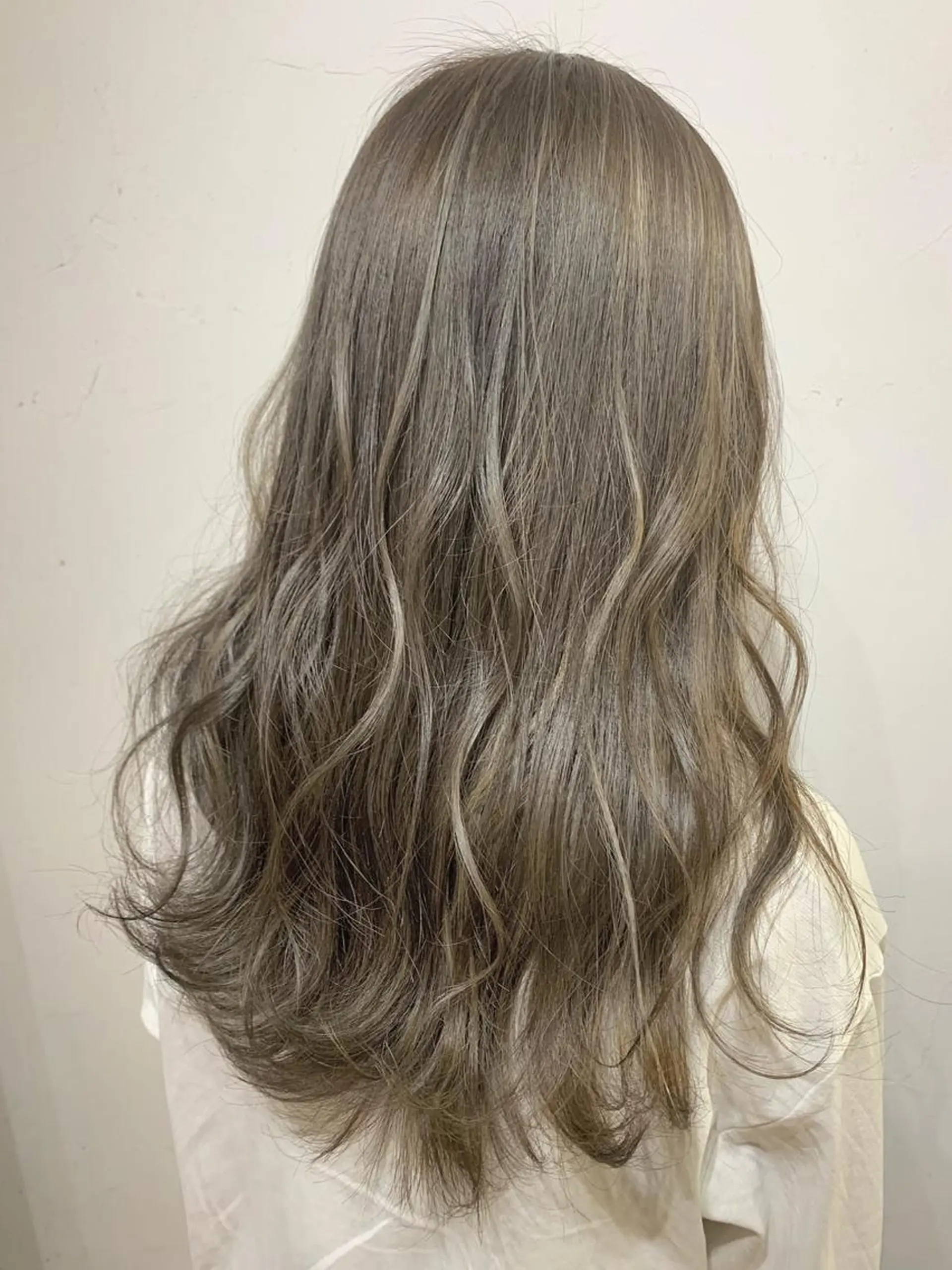 セミロング カラー ブリーチ ハイライトカラー ハイライト カット ヘアカラー トリートメント shanti   平岸店所属・柾本 寛貴のヘアスタイル