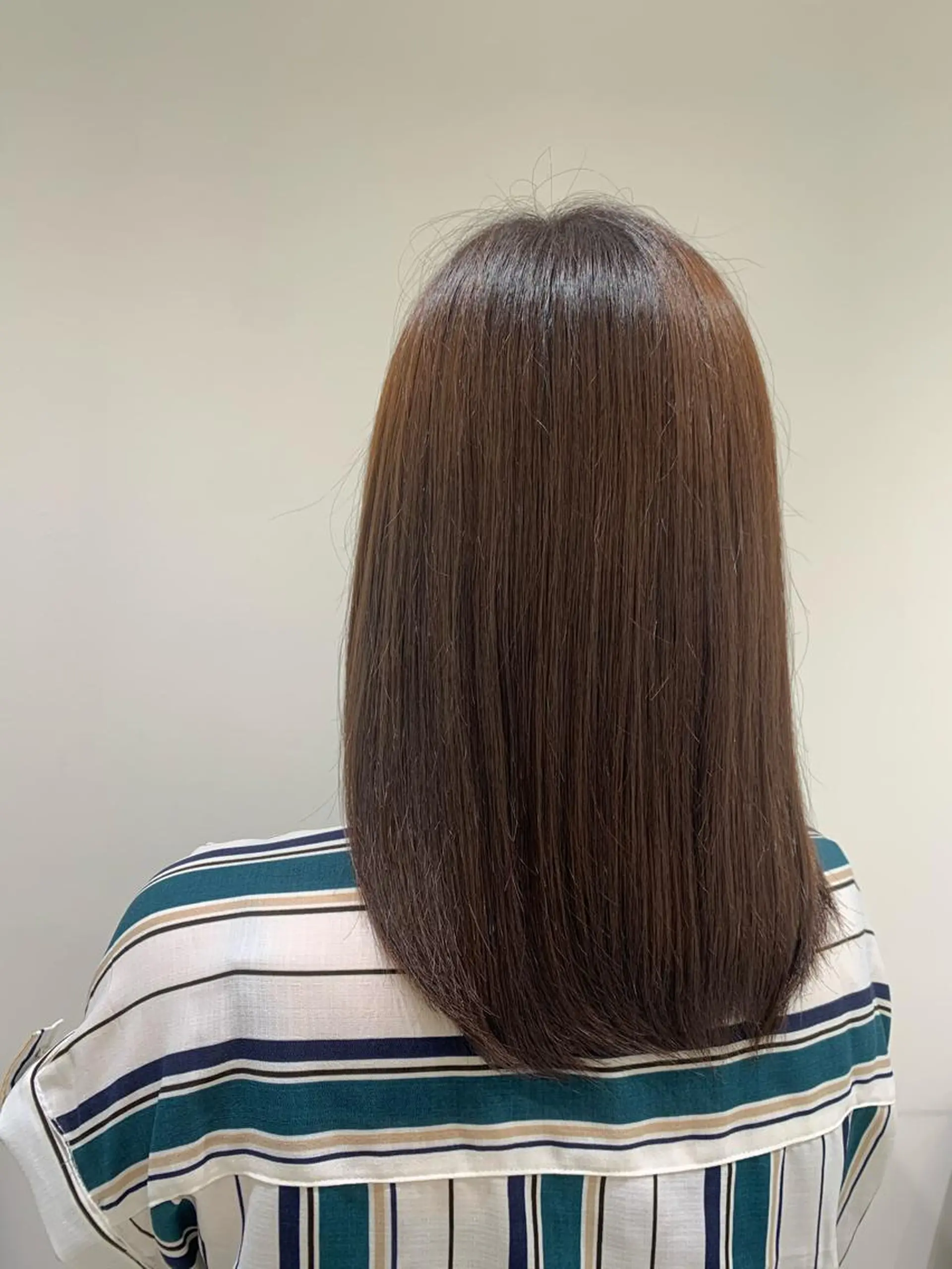 セミロング カラー ベージュカラー イルミナカラー メンズ縮毛矯正🦊ハ イトーン　RYOKAのヘアスタイル