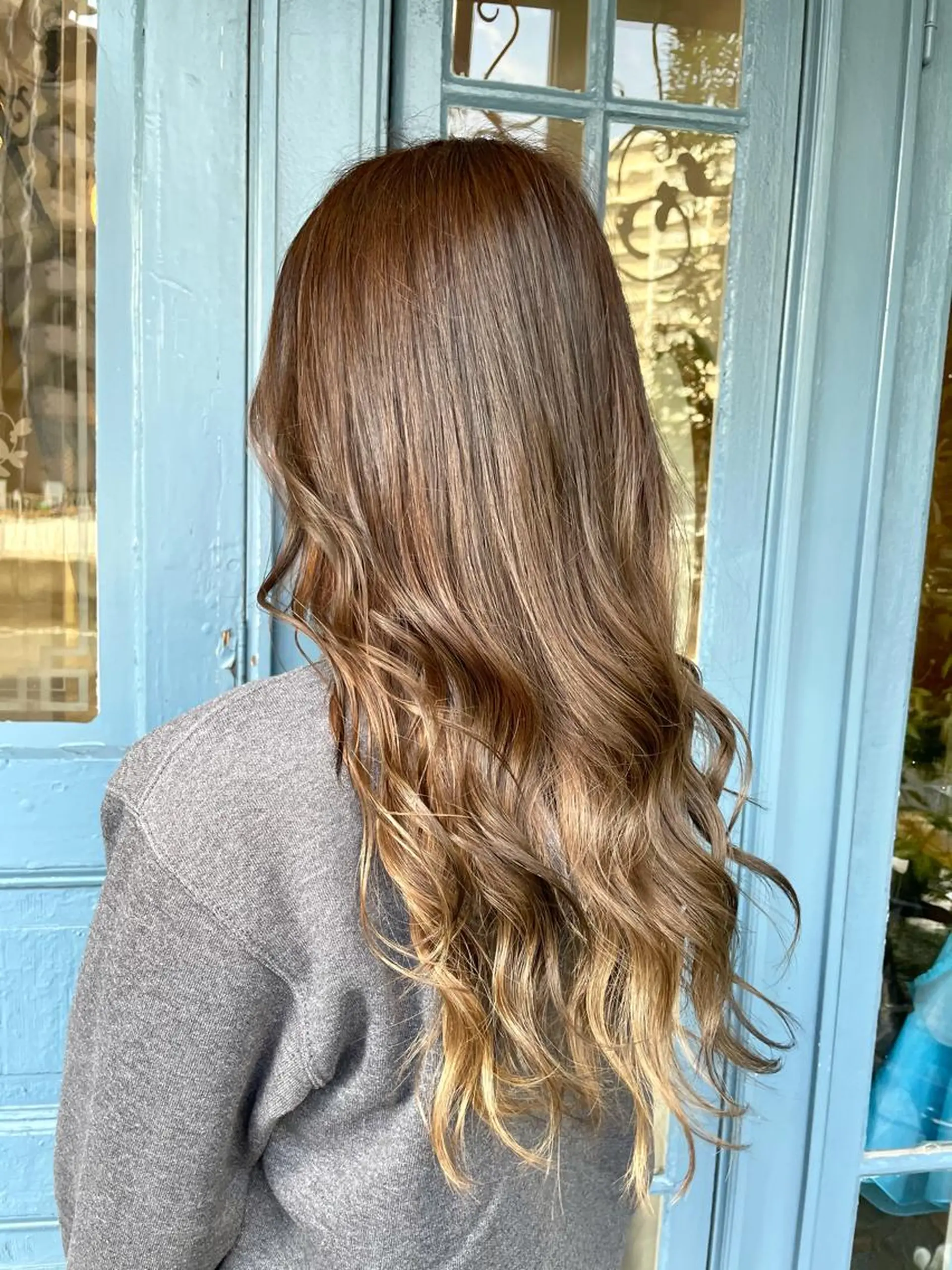 セミロング ブリーチ毛矯正.髪質 改善.髪にドラマをのヘアスタイル