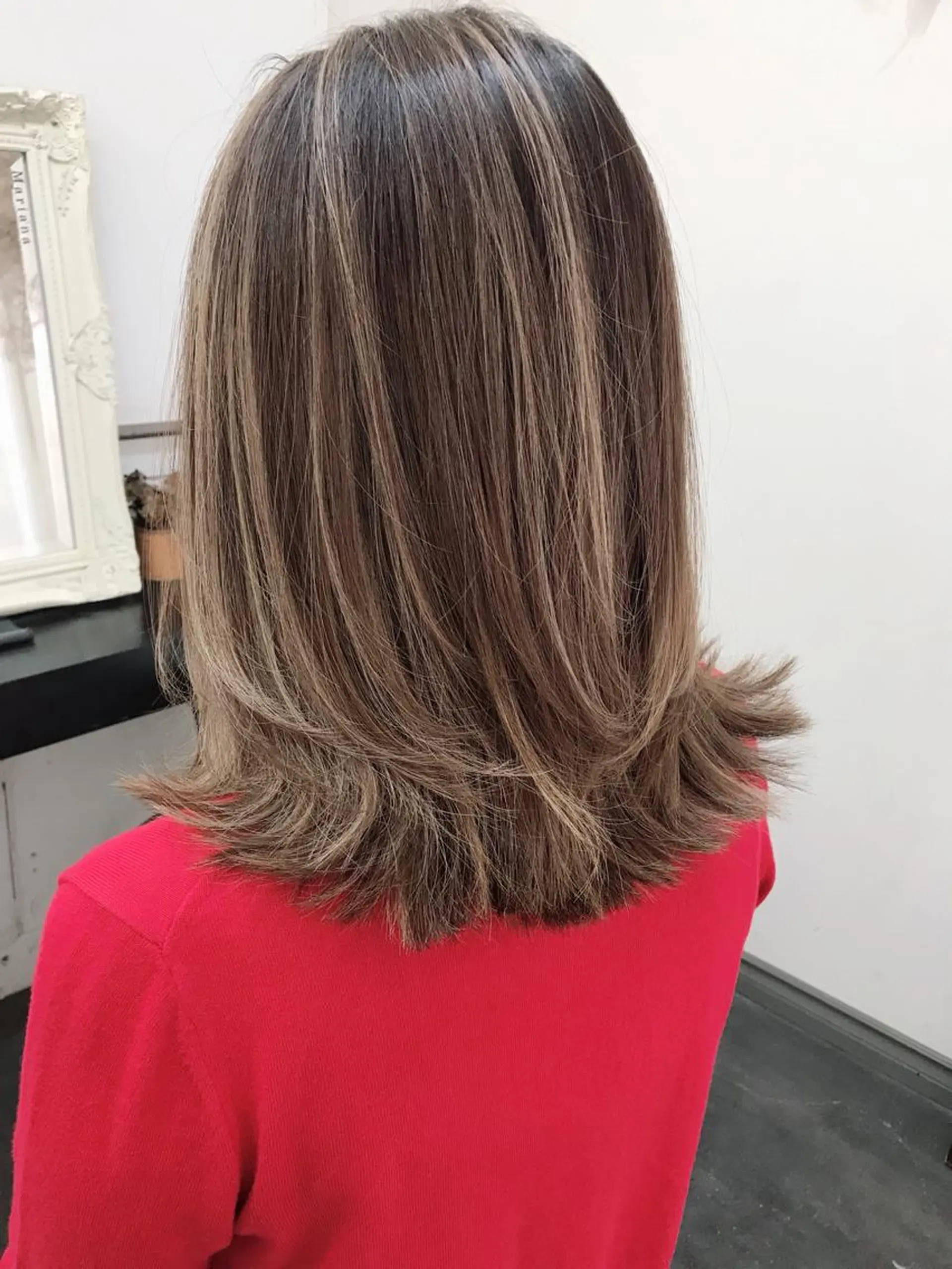 ミディアム カラー ヘアアレンジ お団子ヘア 結婚式・ブライダル 切りっぱなしボブ バレイヤージュ デザインカラー Mariana/ 鶴原-ハイライトのヘアスタイル