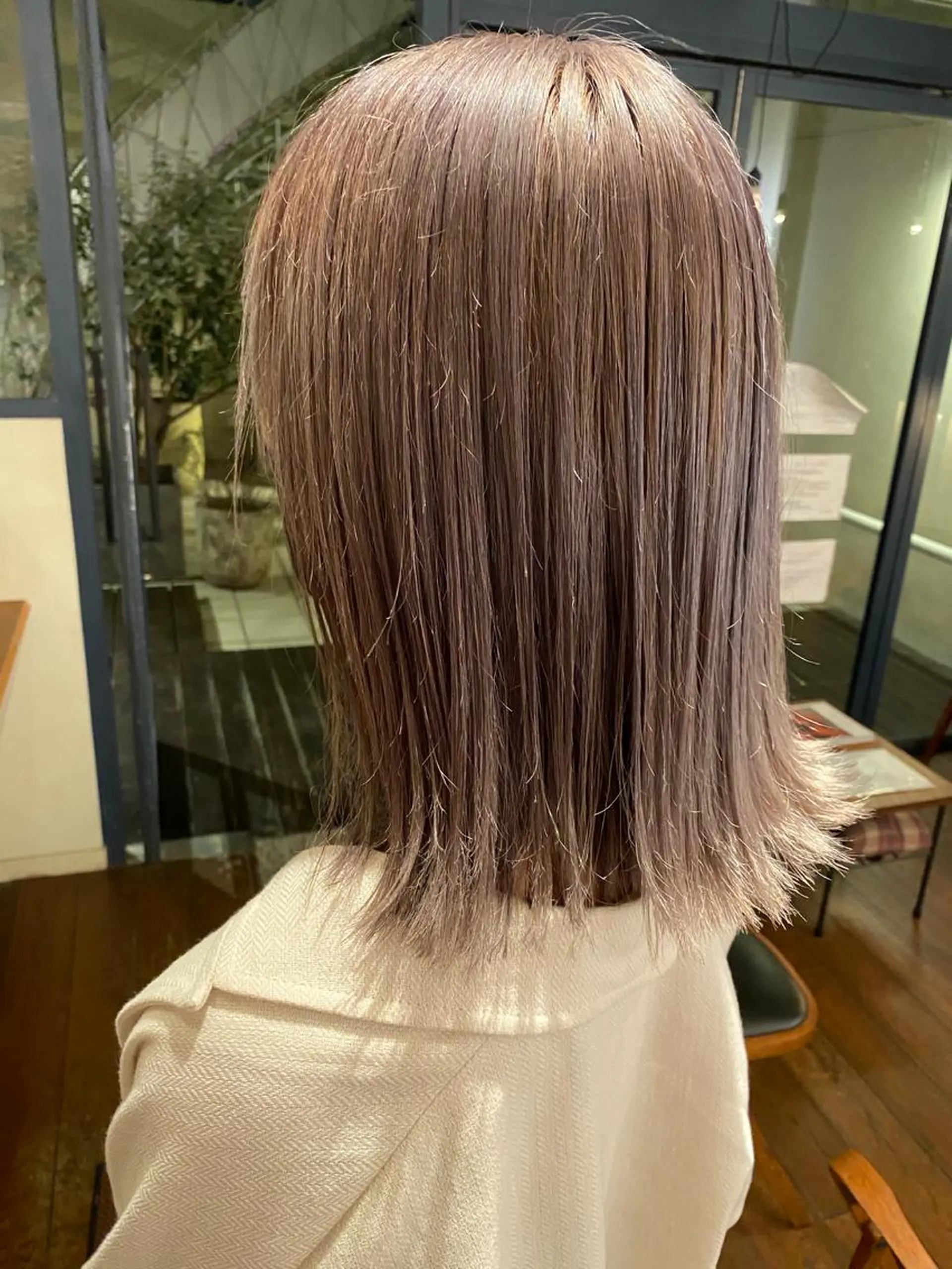 ショート カラー ベージュカラー ブリーチ ミルクティーベージュ MAKE'S所属・石坂 暢大のヘアスタイル