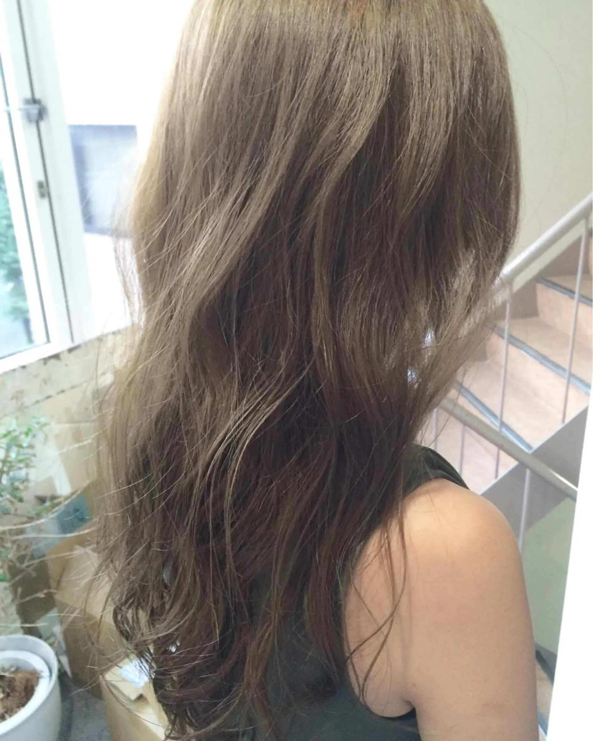 ロング カラー パーマ ヘアアレンジ アッシュ イルミナカラー オリーブアッシュ youres hair 新宿3丁目店所属・新宿.代表.透け髪 TAKAケアブリーチのヘアスタイル