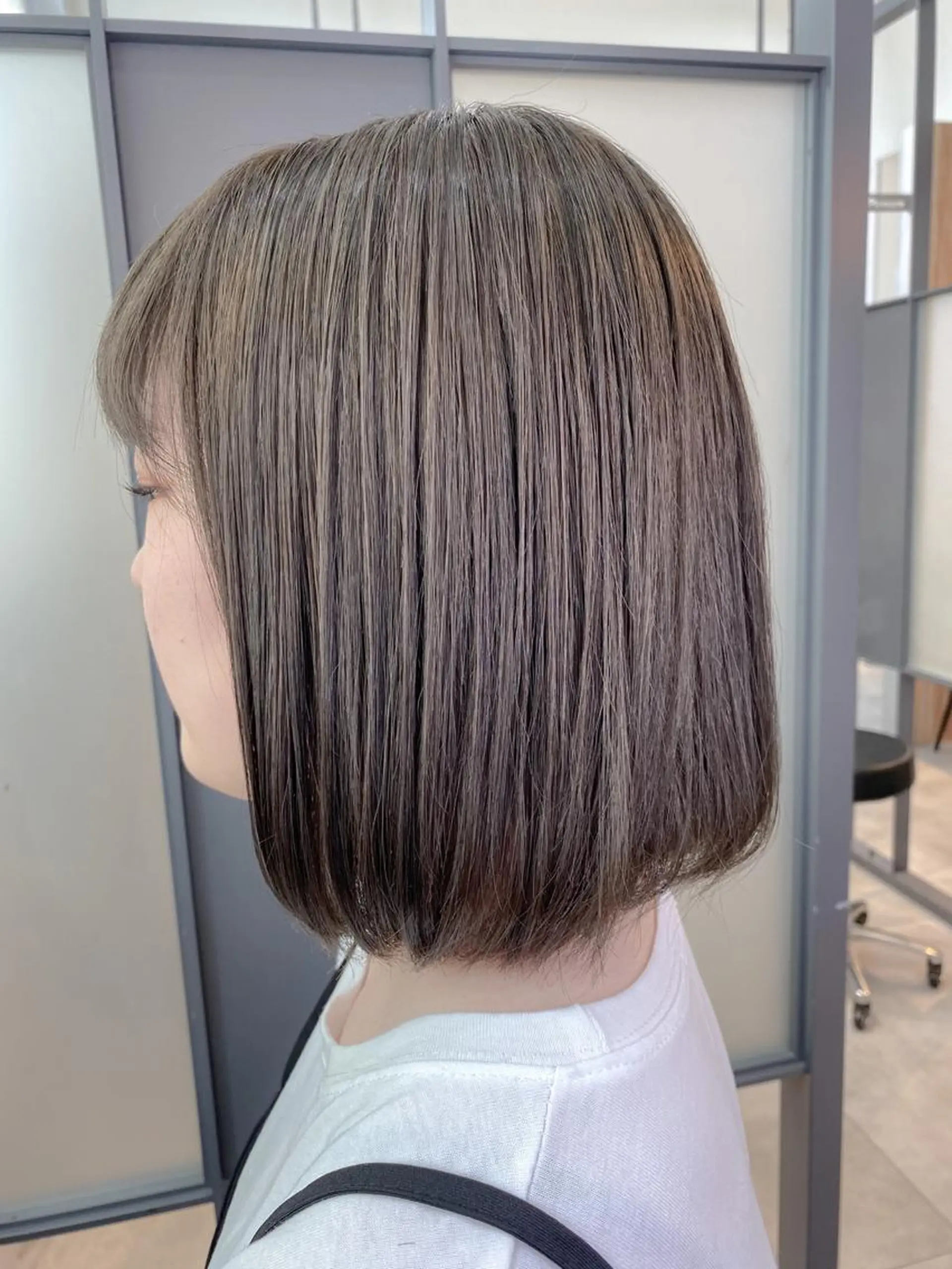 ミディアム カラー ブリーチ ケアブリーチ グレージュ ミルクティーグレージュ eclair.髪質改善&トリートメント所属・【艶髪、透明感】西村 有司のヘアスタイル