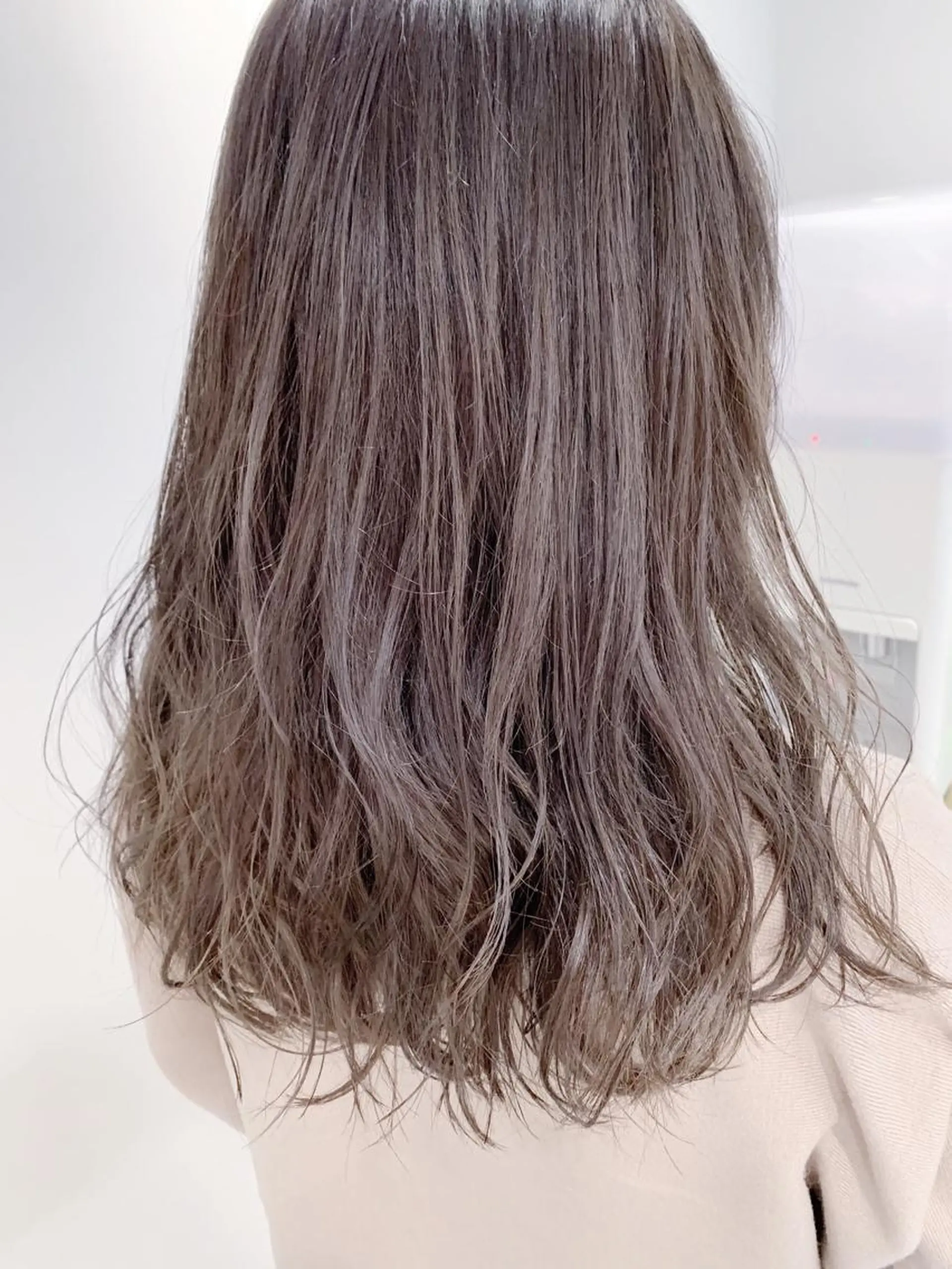 セミロング カラー グレージュ DUMBO所属・【完全マンツー 恵比寿】佐藤 翔のヘアスタイル