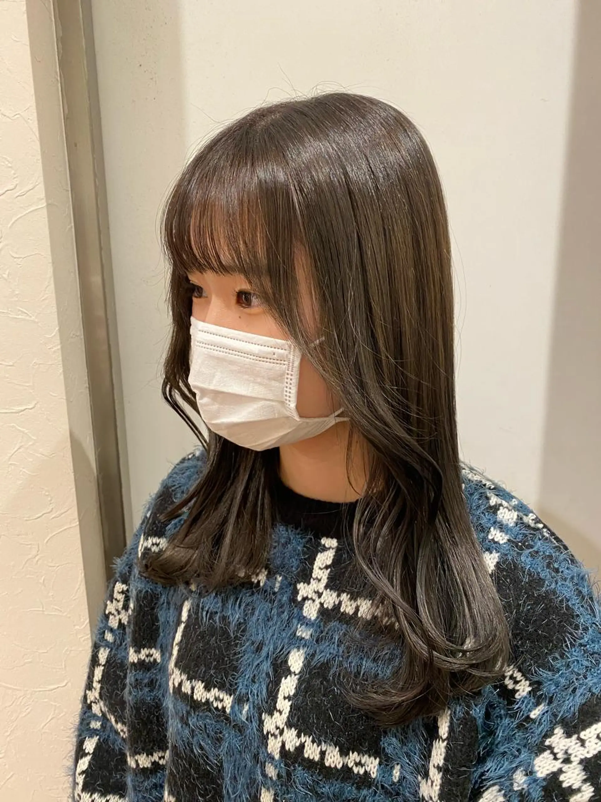 ミディアム カラー カット ヘアカラー トリートメント 韓国ヘア顔周りカット 艶髪ベージュtamaのヘアスタイル