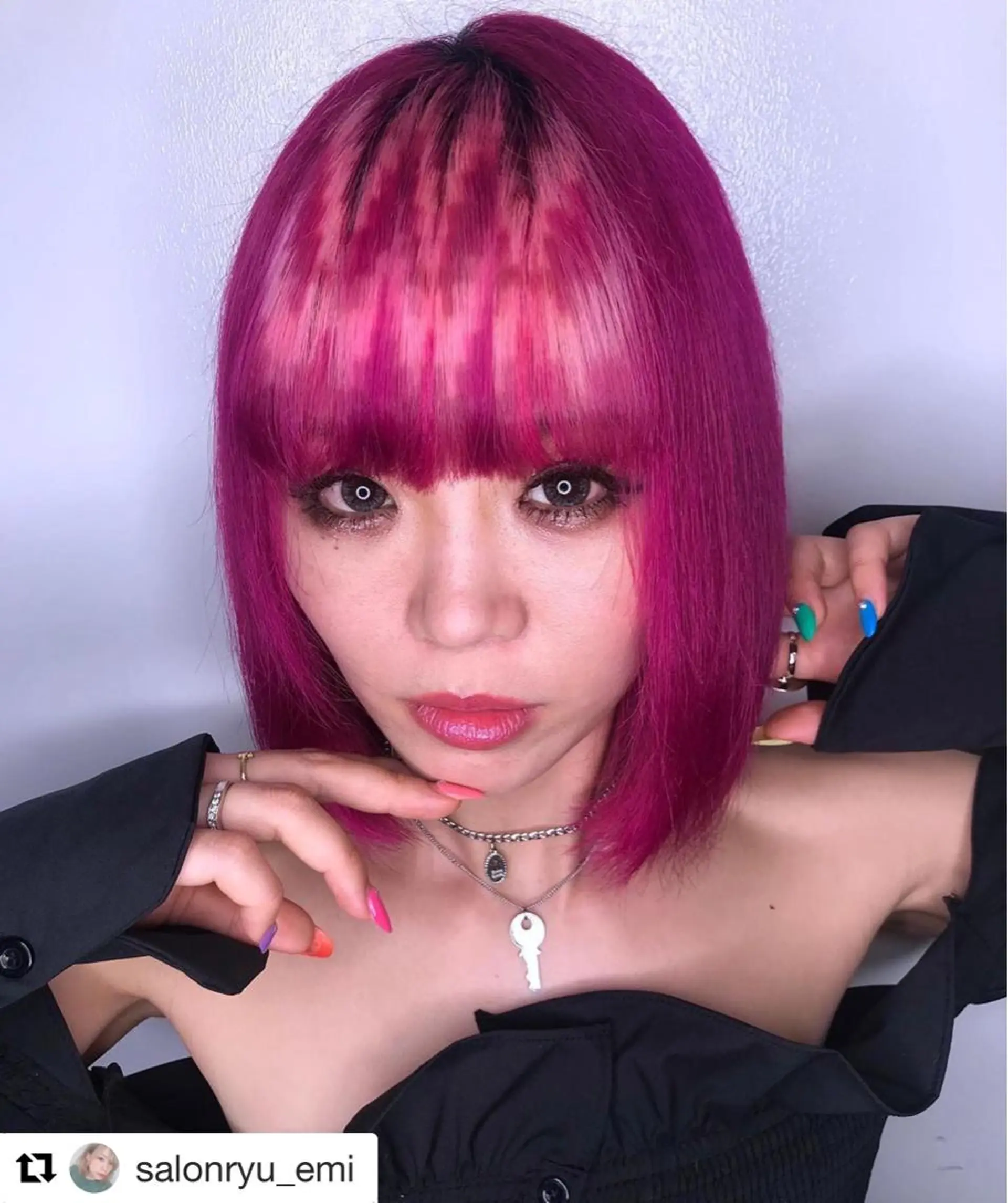 ミディアム カラー 森本 笑のヘアスタイル