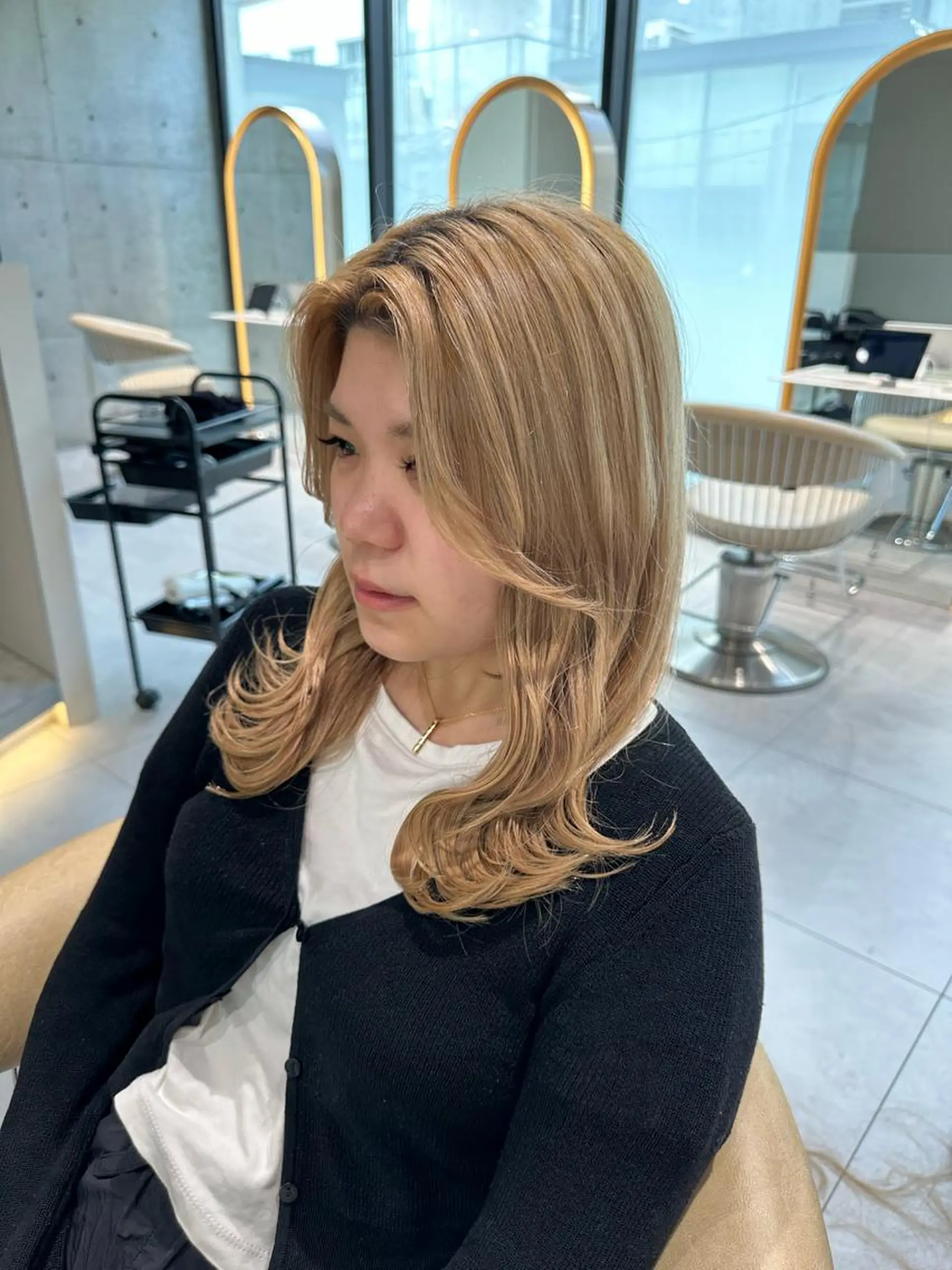 セミロング カット ヘアカラー 縮毛矯正 トリートメント ✨髪質改善特化✨副 店長椎葉信乃介のヘアスタイル