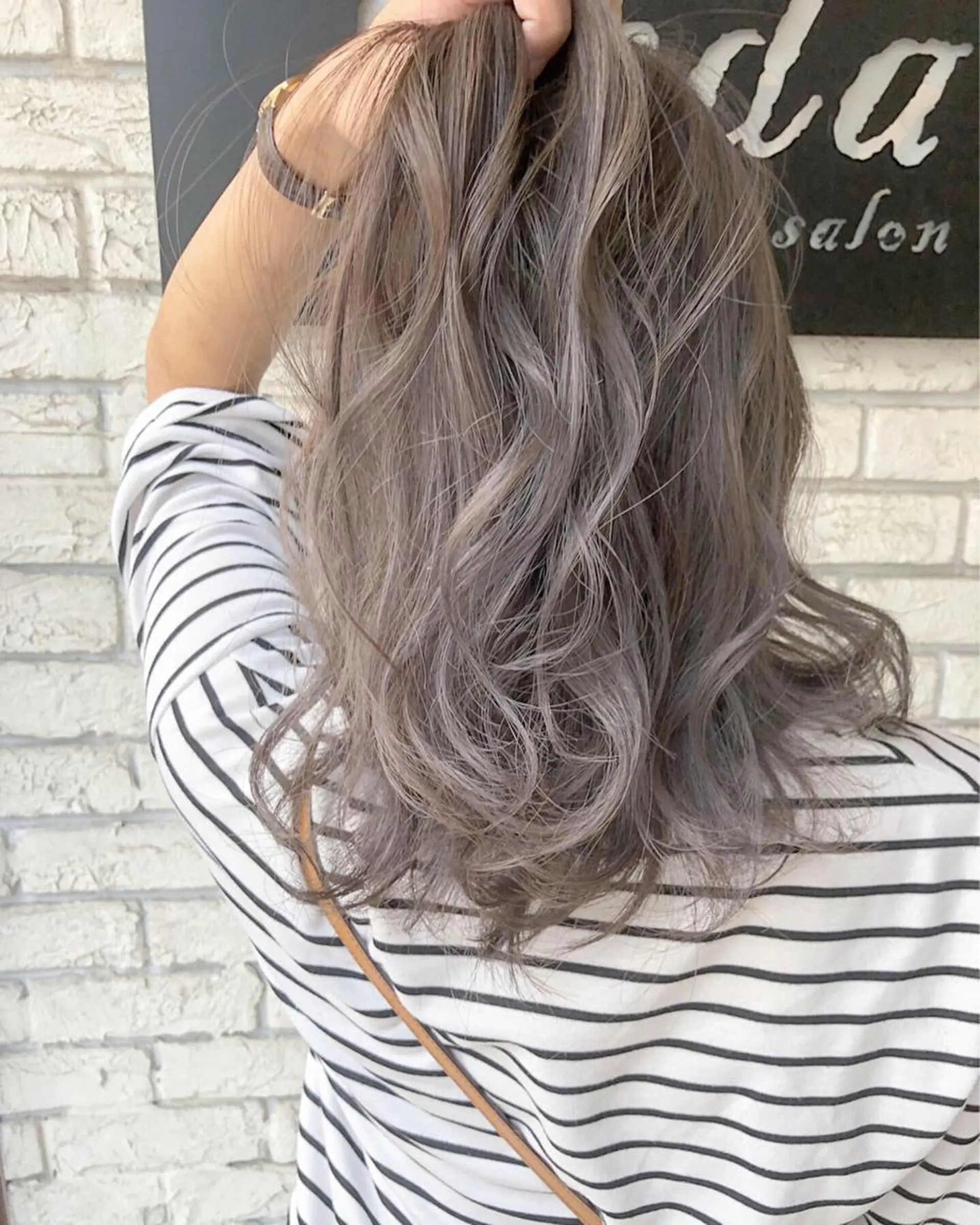 セミロング ヤマグチ ヒカルのヘアスタイル