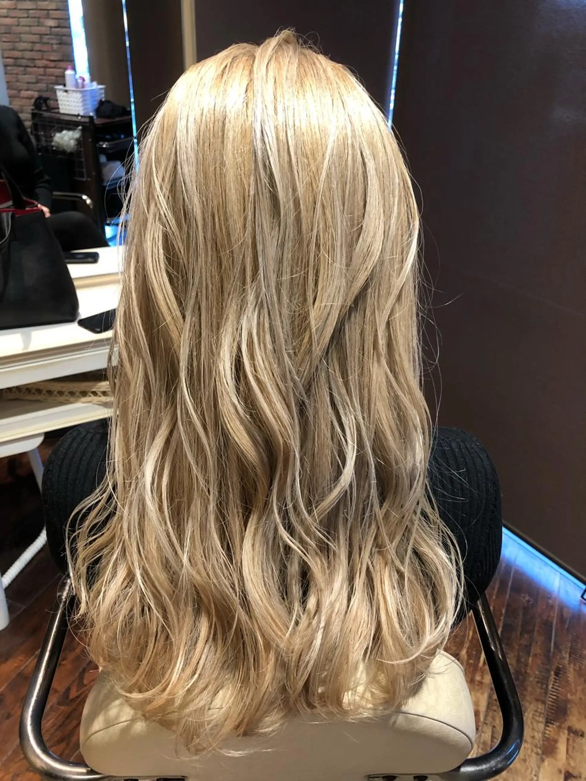 ロング カラー ブロンド 透明感カラー TWIN【トゥイン】所属・👑似合わせレイヤー が好評👑佐久田のヘアスタイル