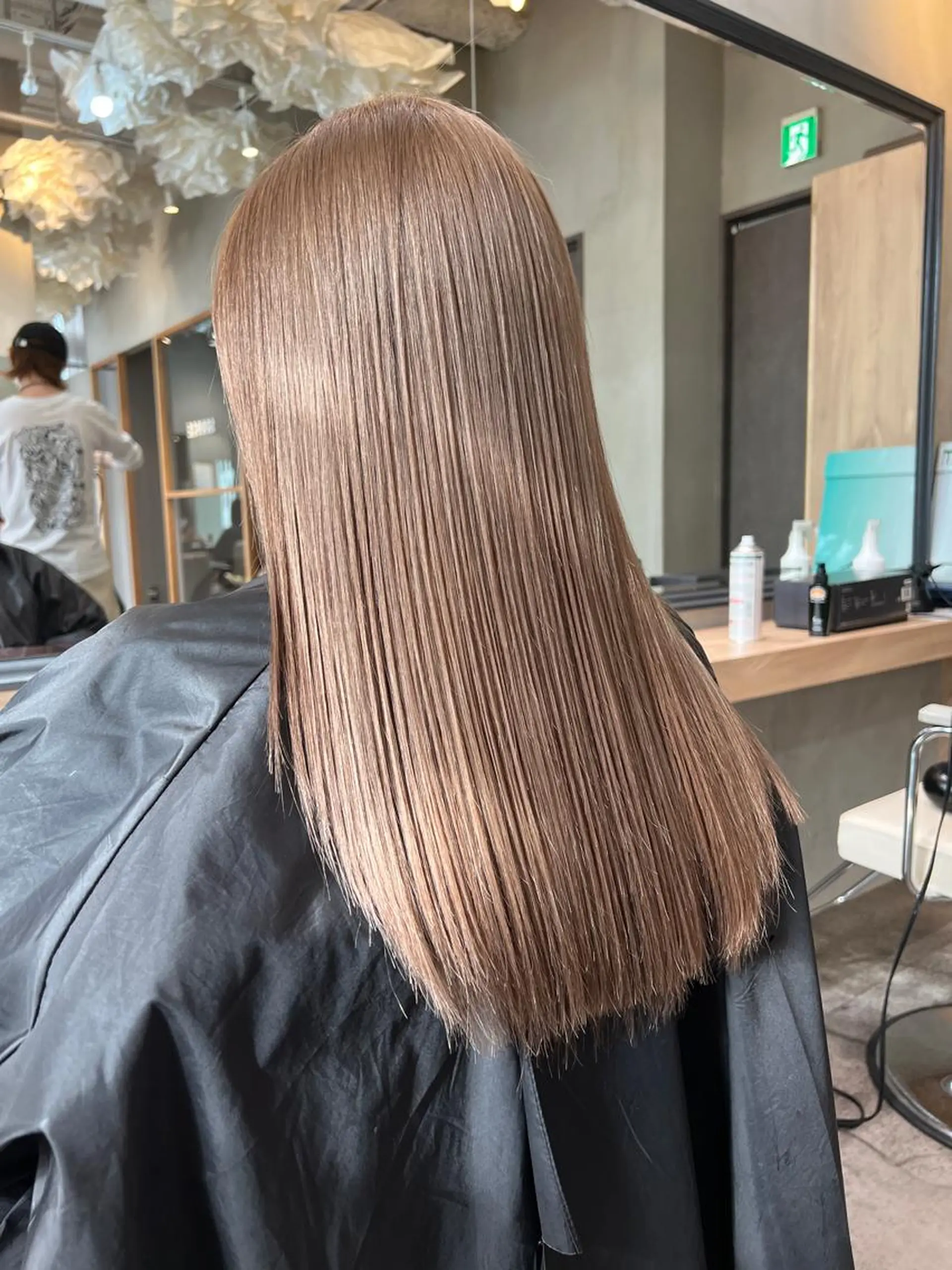 セミロング ヘアカラー 顔タイプ診断®︎ ハイトーンカラーのヘアスタイル