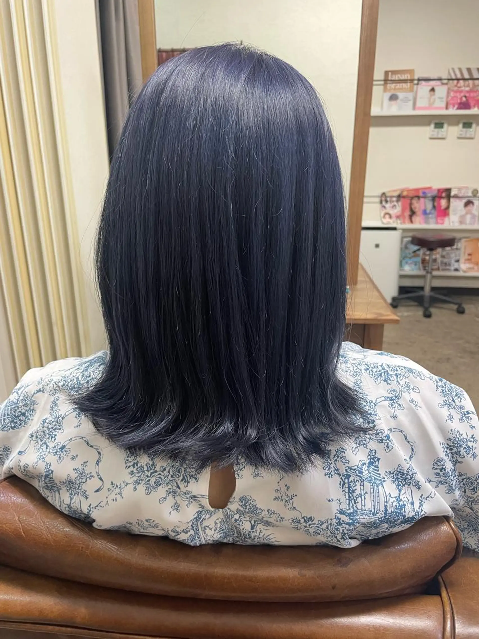 ミディアム カラー ブリーチ ブルーカラー コヤナギ ラムのヘアスタイル