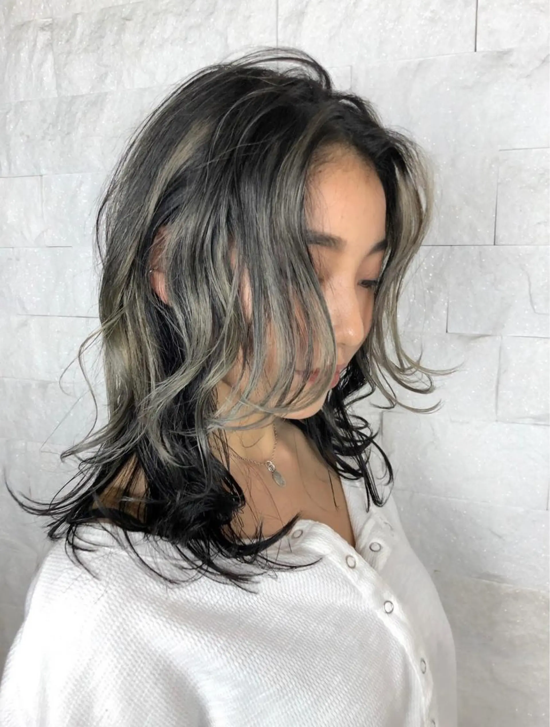 セミロング レイヤーカット ウルフカット ウルフレイヤー カット ヘアカラー アメモリ ヒロアキのヘアスタイル